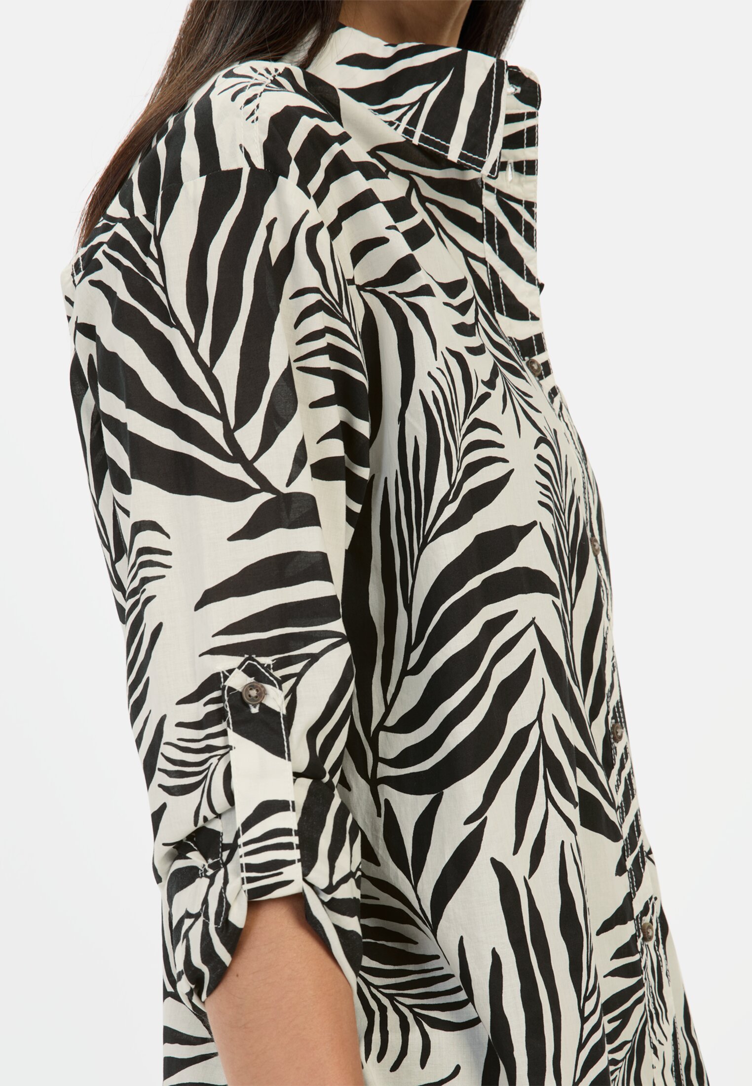 camelactive_Bluse_AOP_309792-5S52-98_M5 Women Shirt blouse with floral print made of cotton Black worn detail close