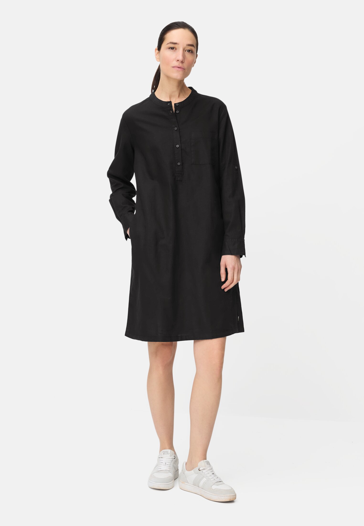 Women Shirt dress with stand-up collar Caviar worn front