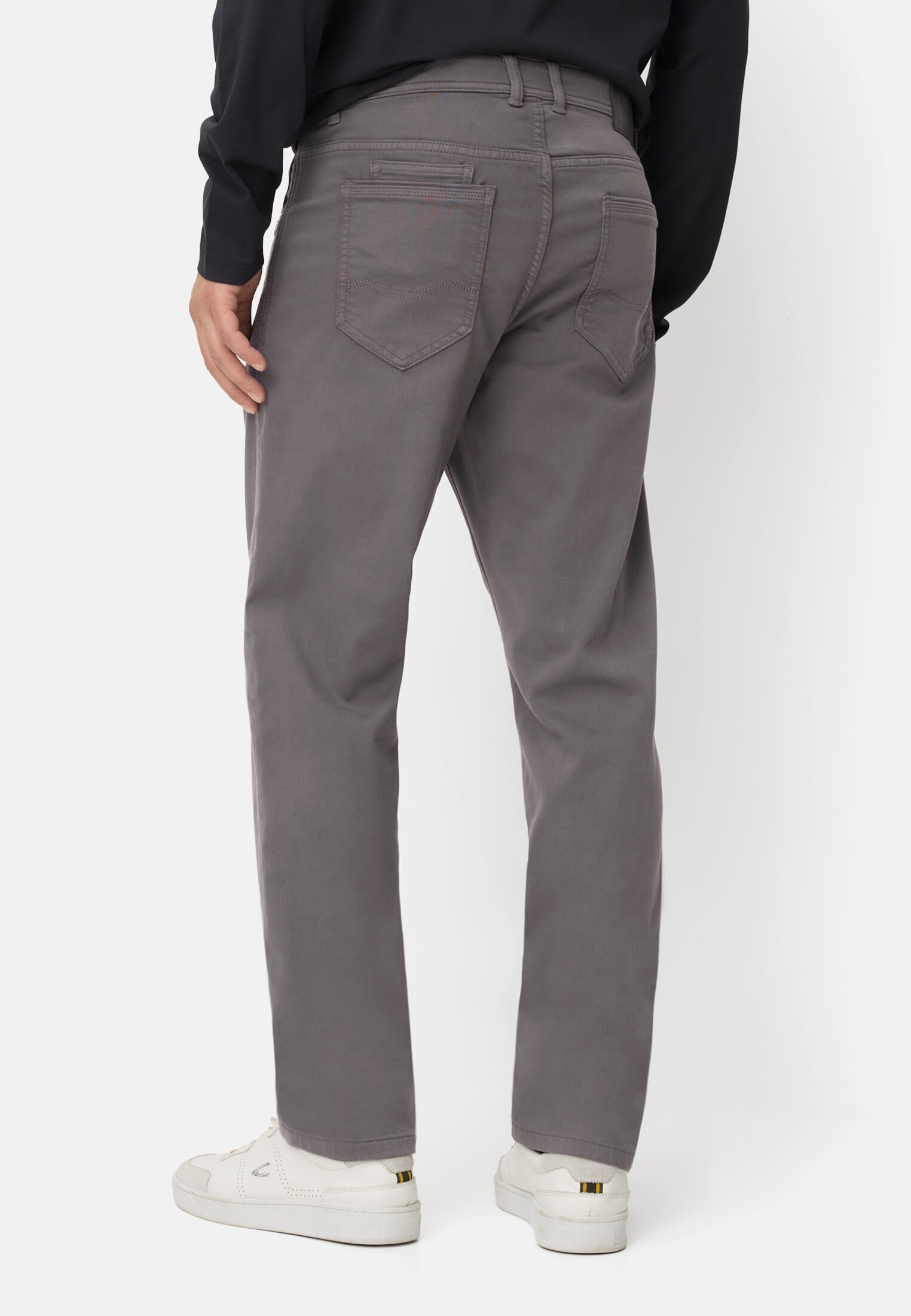 Herren Regular Fit fleXXXactive© Hose Graphitgrau getragen hinten