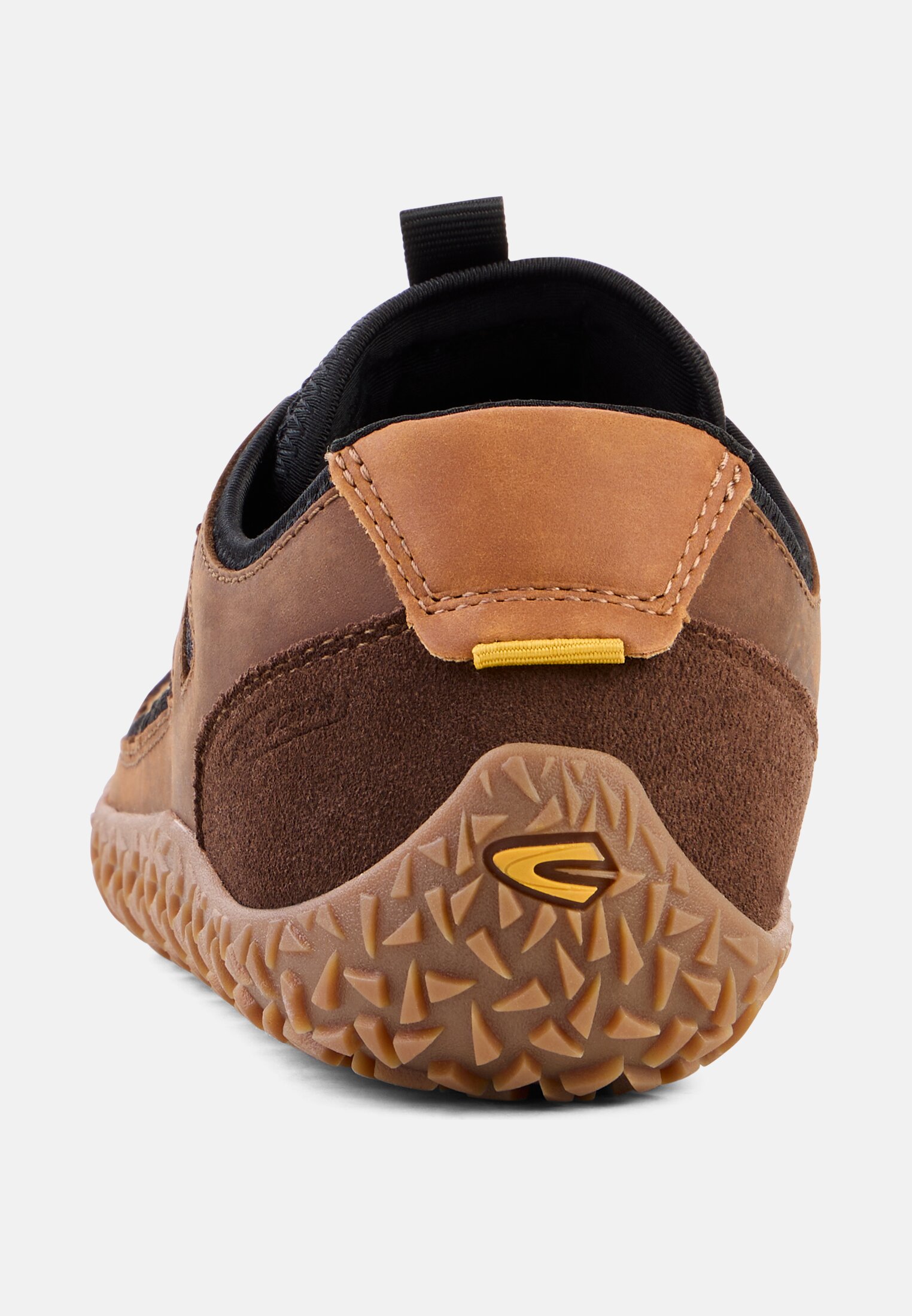 Herren Leichter Sneaker mit luftigen Partien Braun vorne nah