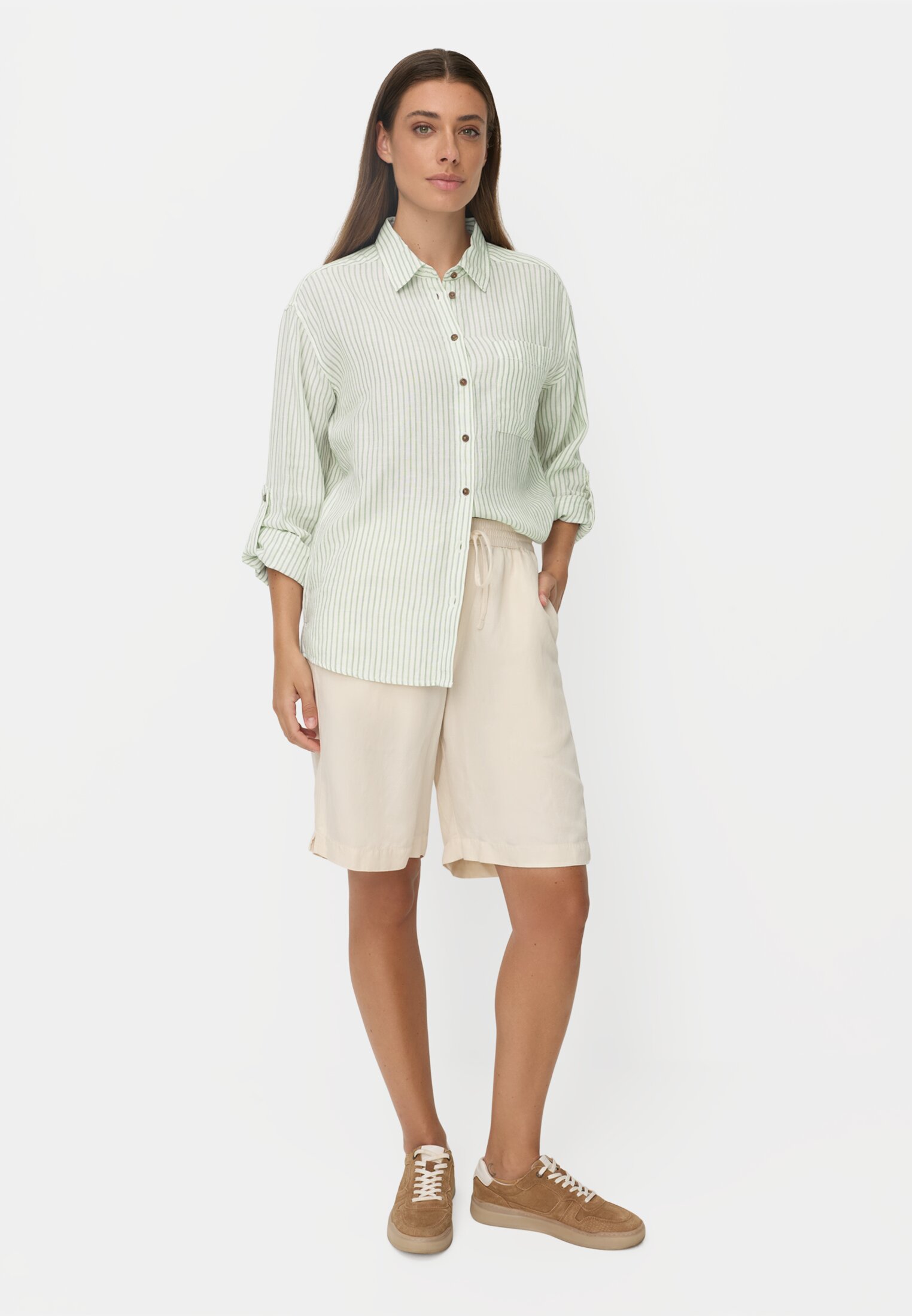 Vrouwen Blouse met kentkraag Jadeblauw gedragen voor lichaam compleet