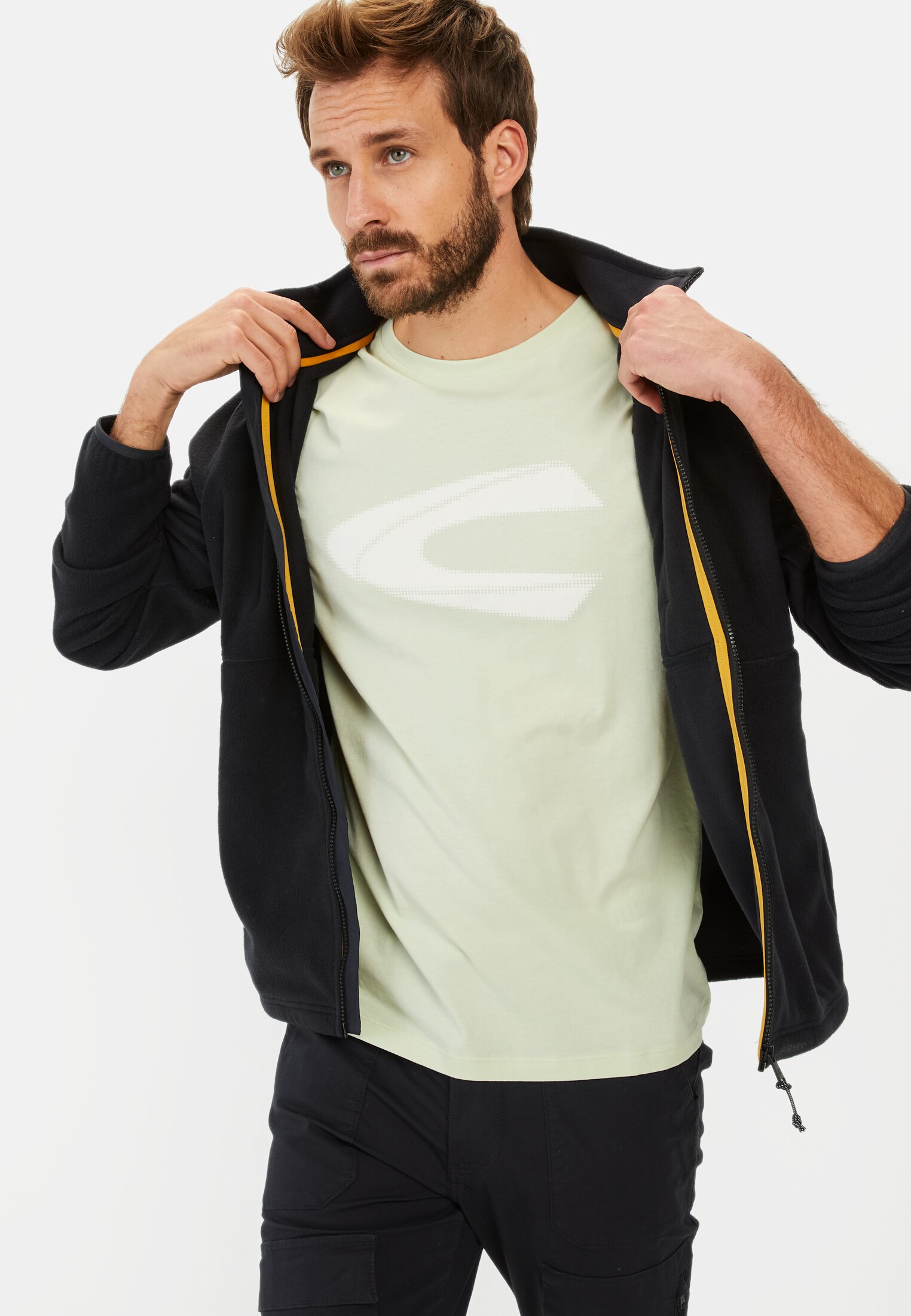 MI_09700-5T02-70_M4-00 Men T-shirt made from organic cotton Green worn emotional
