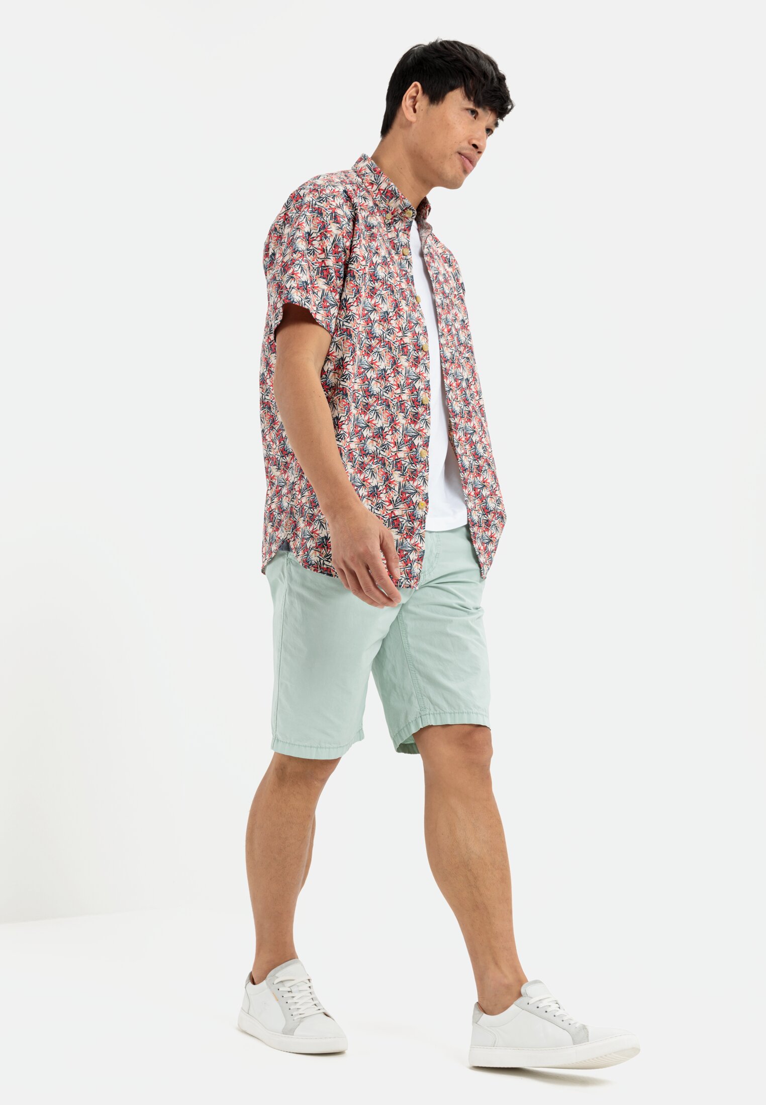 Men Chino shorts Regular Fit Light green worn emotional