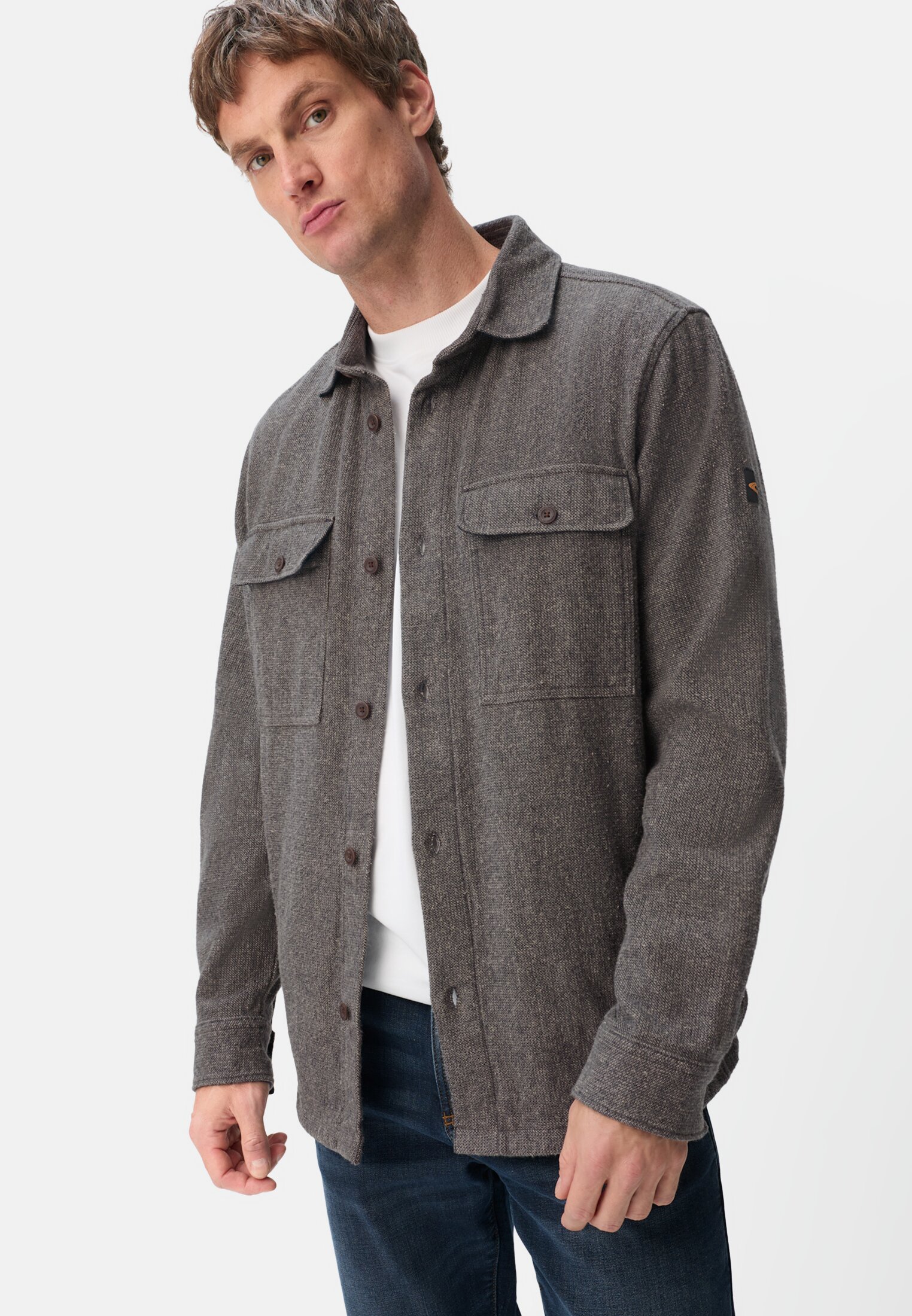 Herren Warmes Overshirt aus 100% Baumwolle Navyblau getragen emotional