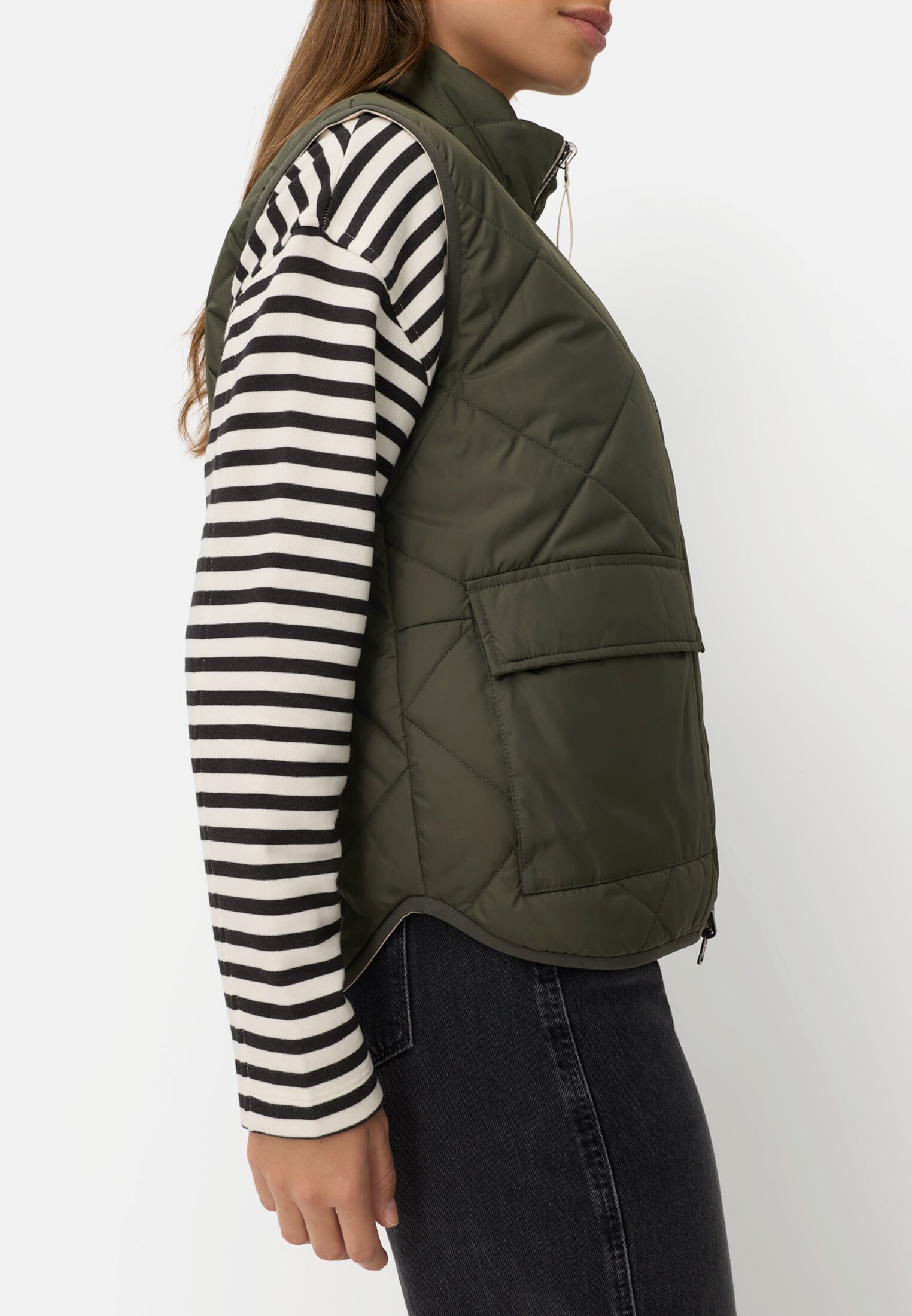 Women Reversible vest with 2-way zipper Forest Green worn detail close