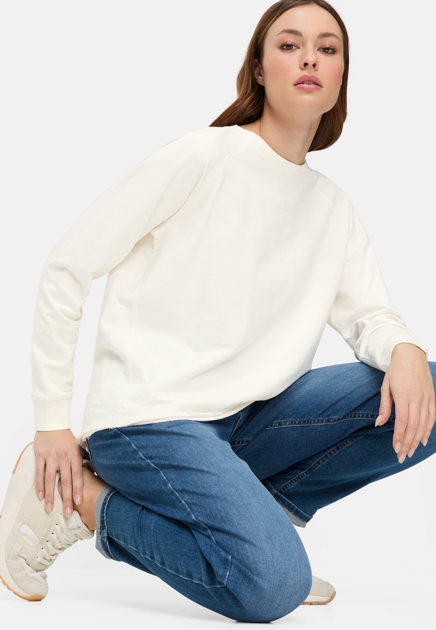 Vrouwen Sweatshirt met ronde hals gemaakt van puur katoen Melkwit gedragen emotional 