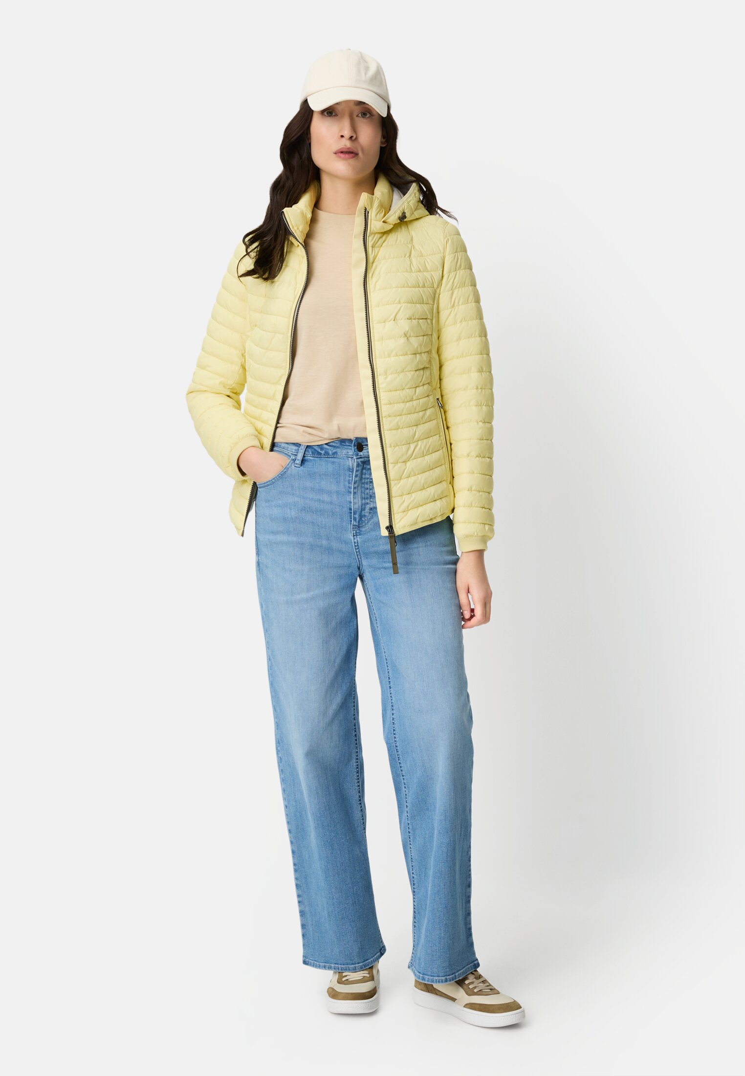 Damen Gefütterte Jacke mit abnehmbarer Kapuze Gelb getragen vorne Ganzkörper