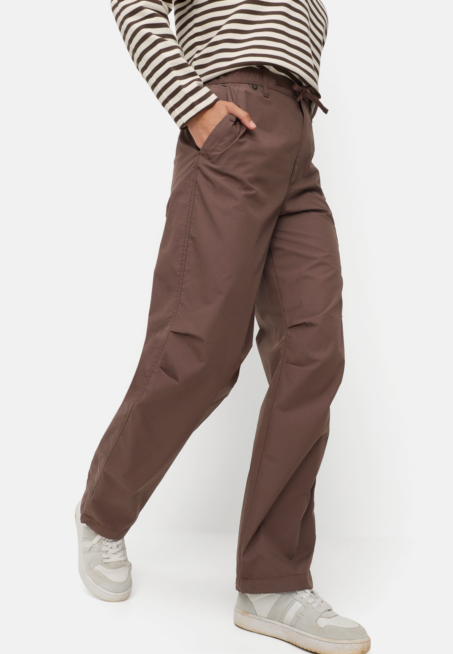 Vrouwen Cargo broek met trekkoord Bruin gedragen emotional