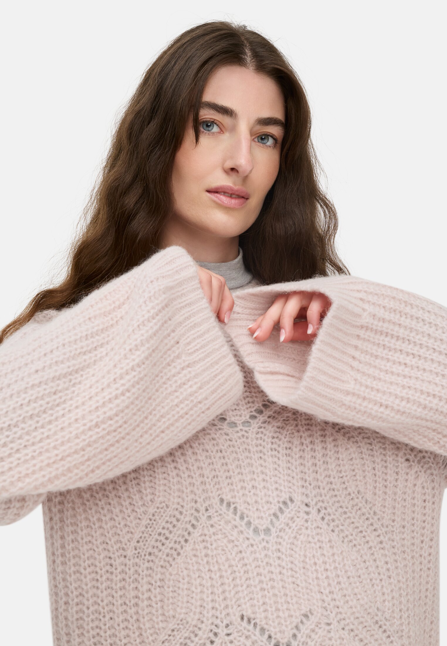 Damen Pullover mit strukturiertem Strickmuster Lilarosa getragen detailliert nah