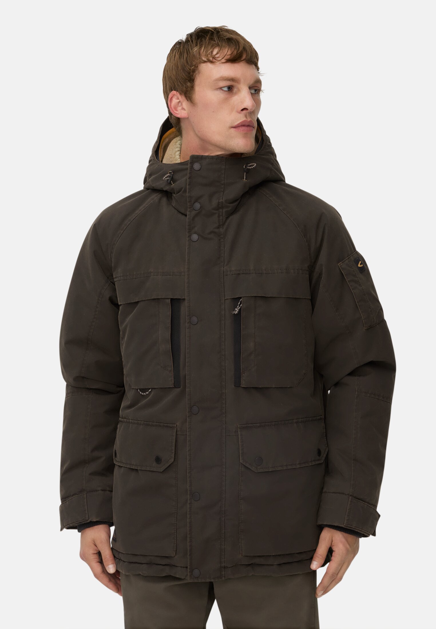 Herren Winterjacke mit Taschen Dunkelbraun getragen vorn