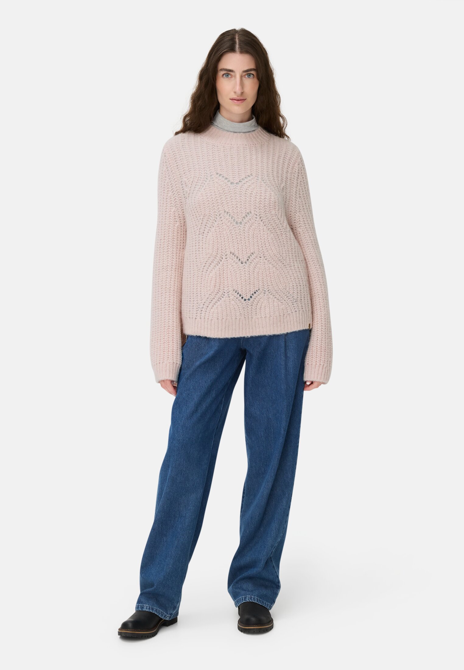 Damen Pullover mit strukturiertem Strickmuster Lilarosa getragen vorne Ganzkörper