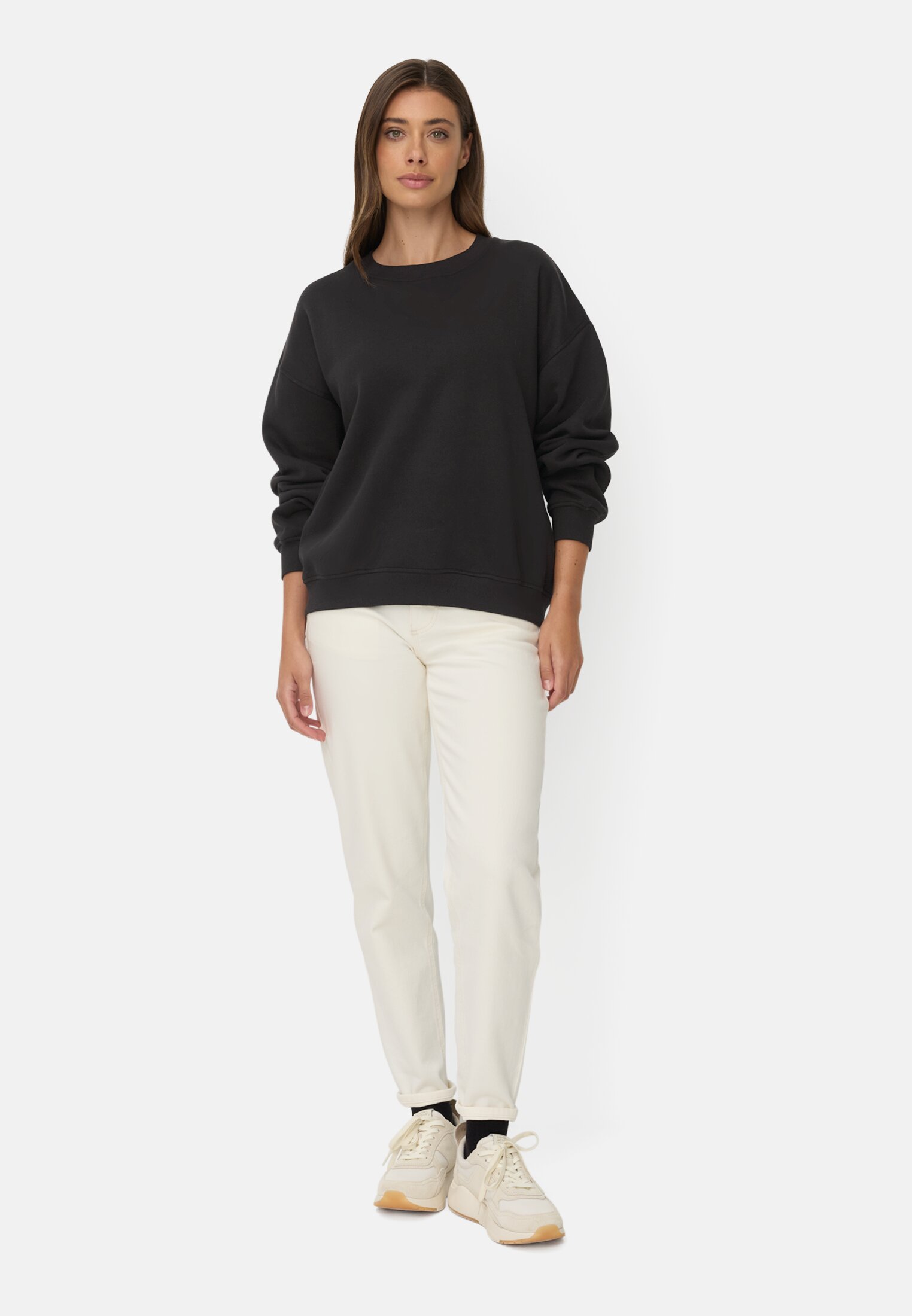 Damen Sweatshirt mit Backprint Schwarz getragen vorne Ganzkörper