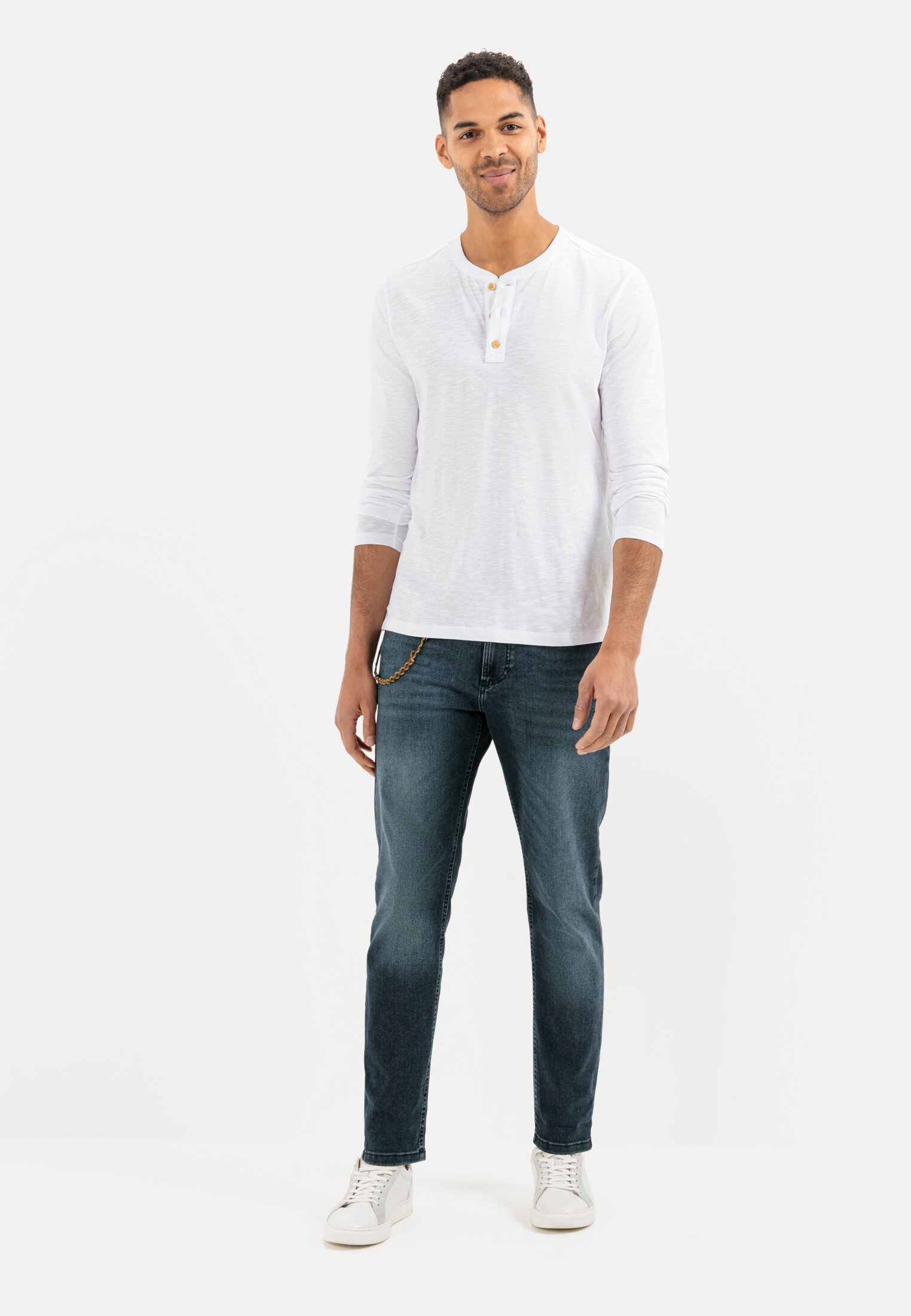 Men Lightweight long-sleeved shirt with henley collar in pure organic cotton White worn front full body