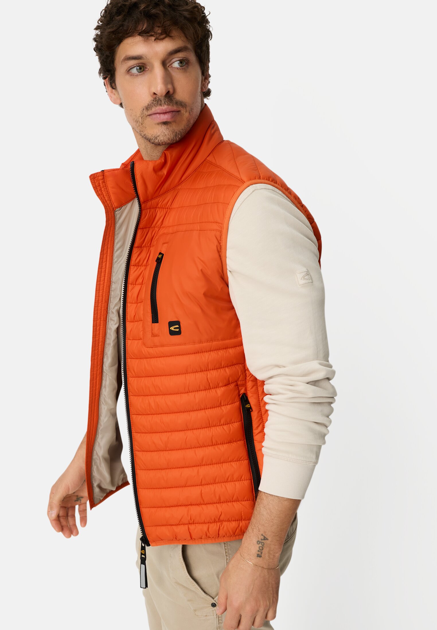 Herren Weste mit wasserabweisender Funktion Orange getragen emotional