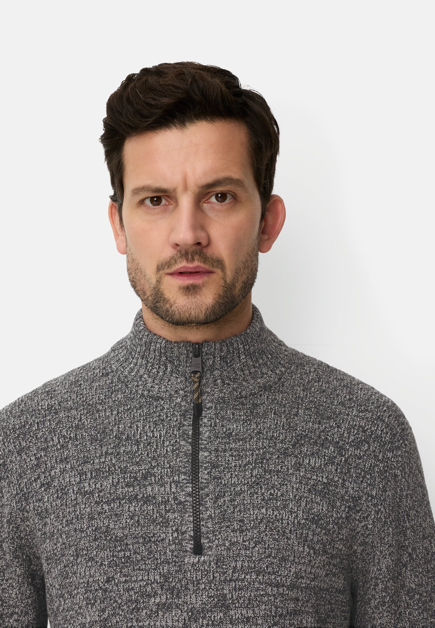 Men Knitted Troyer with marled texture Grey worn detail close