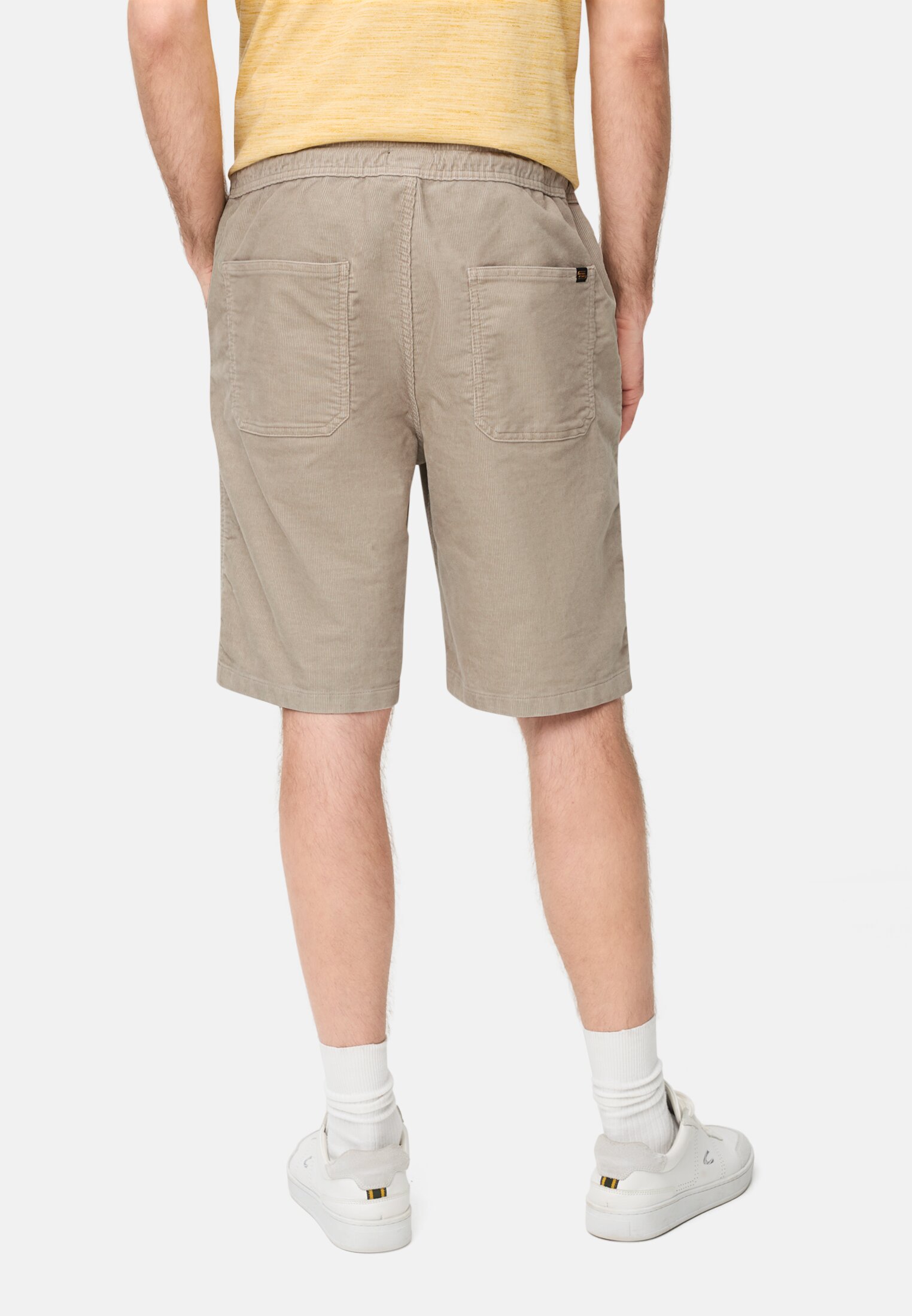 Herren Bermuda Shorts mit Tunnelzug Beige getragen hinten