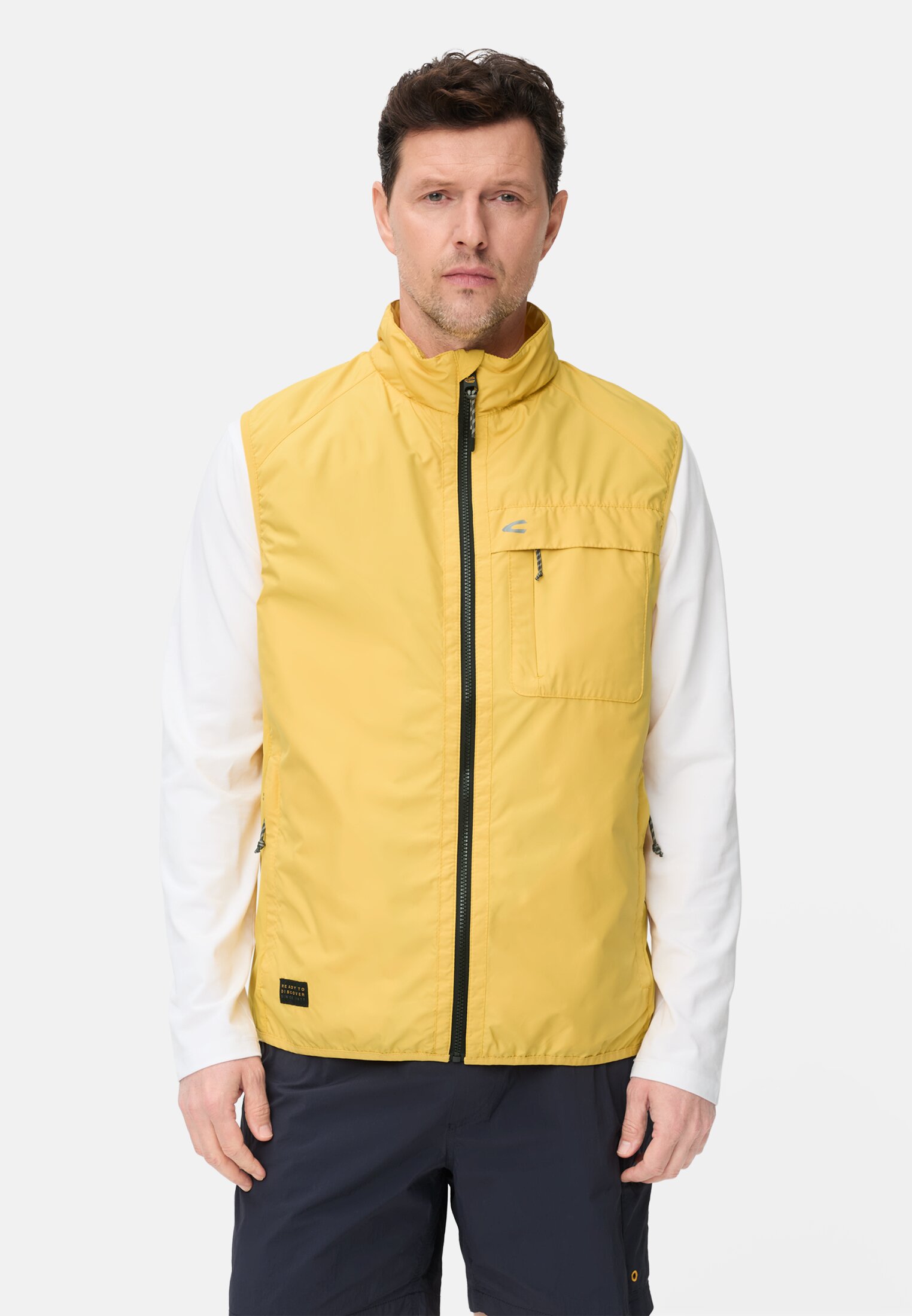 Heren Lichtgewicht vest van waterafstotend materiaal Zonnegeel gedragen voor