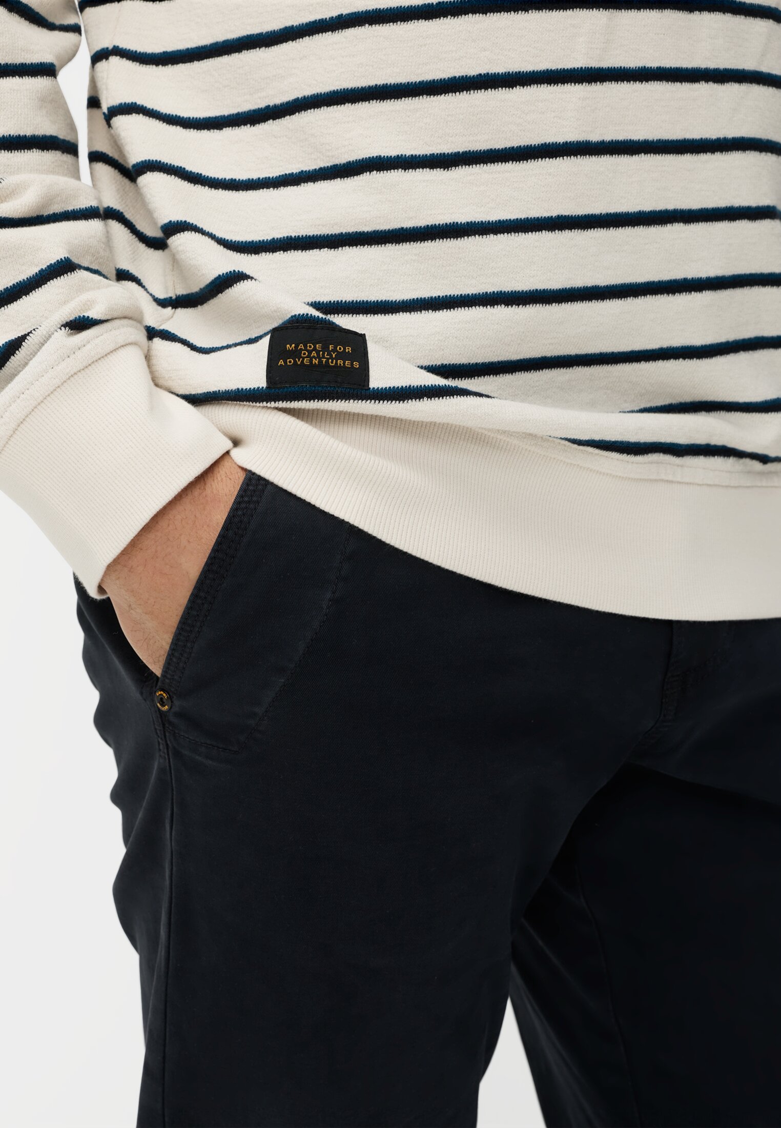 Heren Gestreept sweatshirt met ronde hals Wit gedragen detail dichtbij  