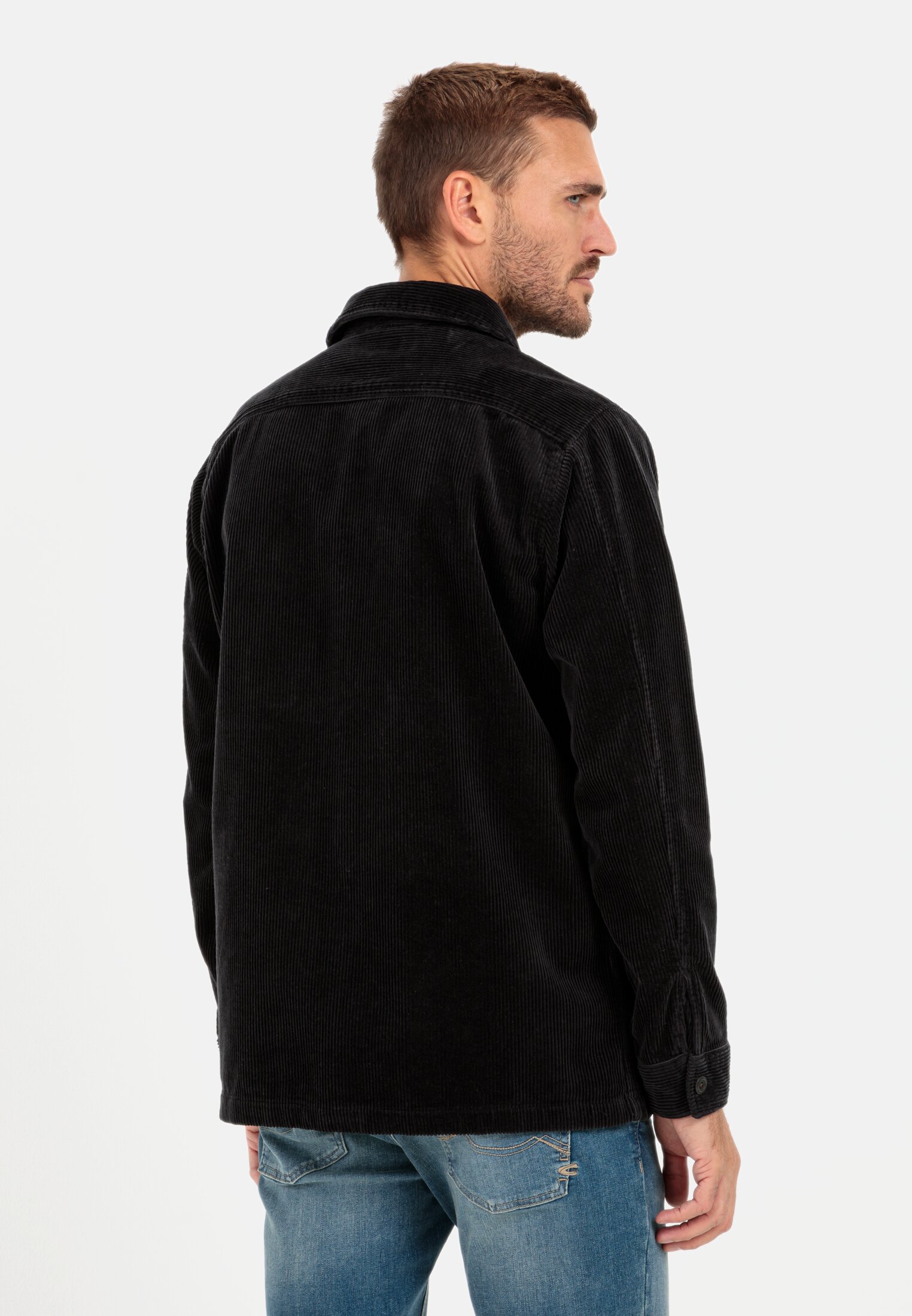 Herren Cord Overshirt aus reiner Baumwolle Schwarz getragen hinten