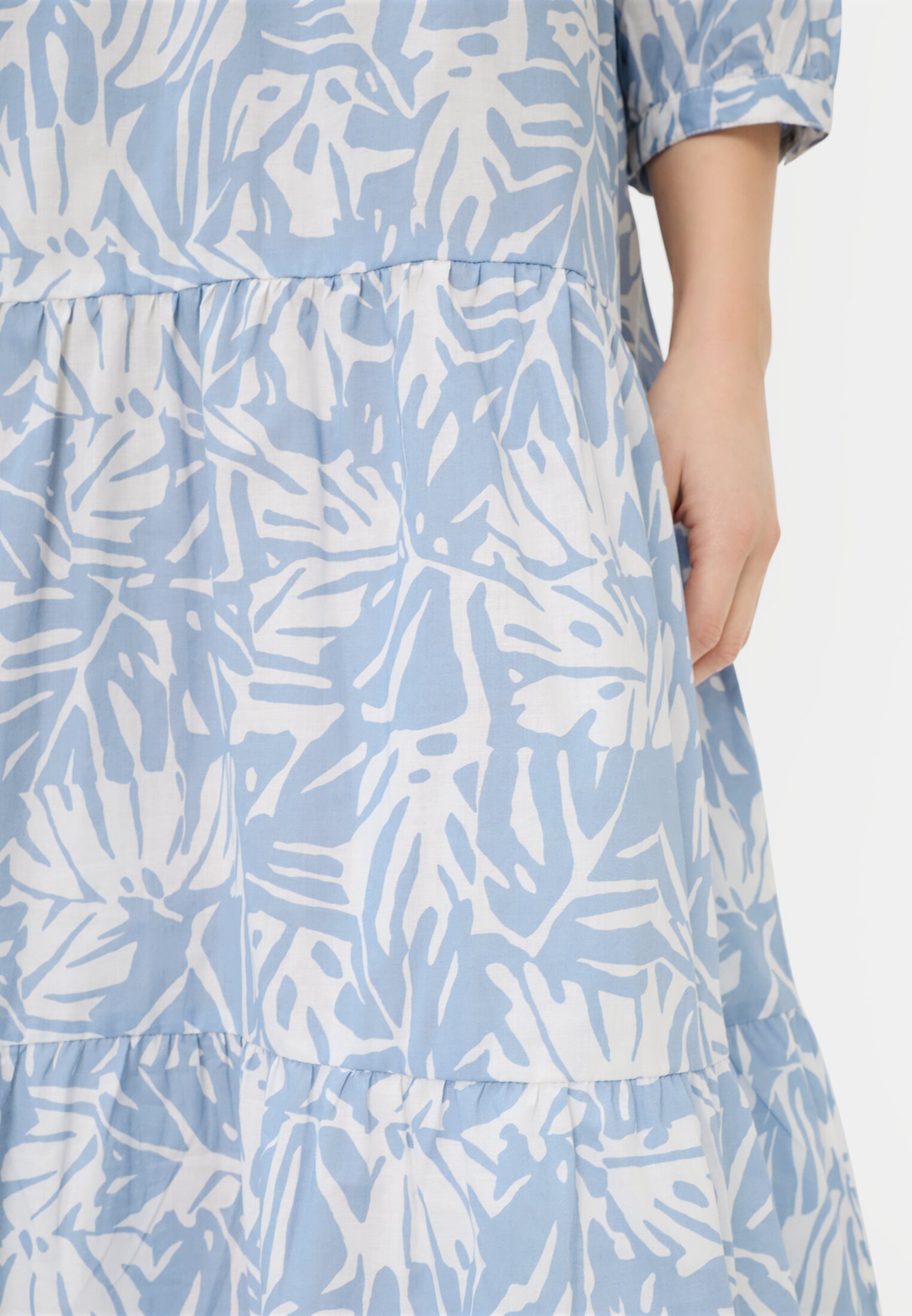 Women Mid-length summer dress with all-over print Light Blue AOP worn detail close