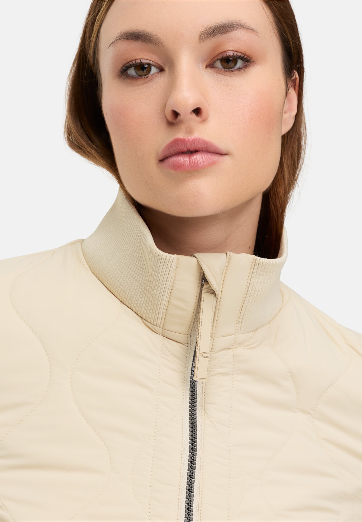 Damen Steppjacke mit Taschen Eiche getragen detailliert nah