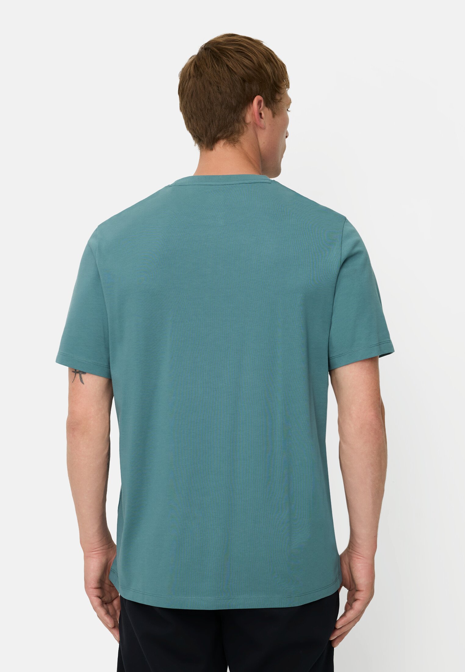 Herren fleXXXactive© T-Shirt mit 4-Wege-Stretch Gezeitenblau getragen hinten