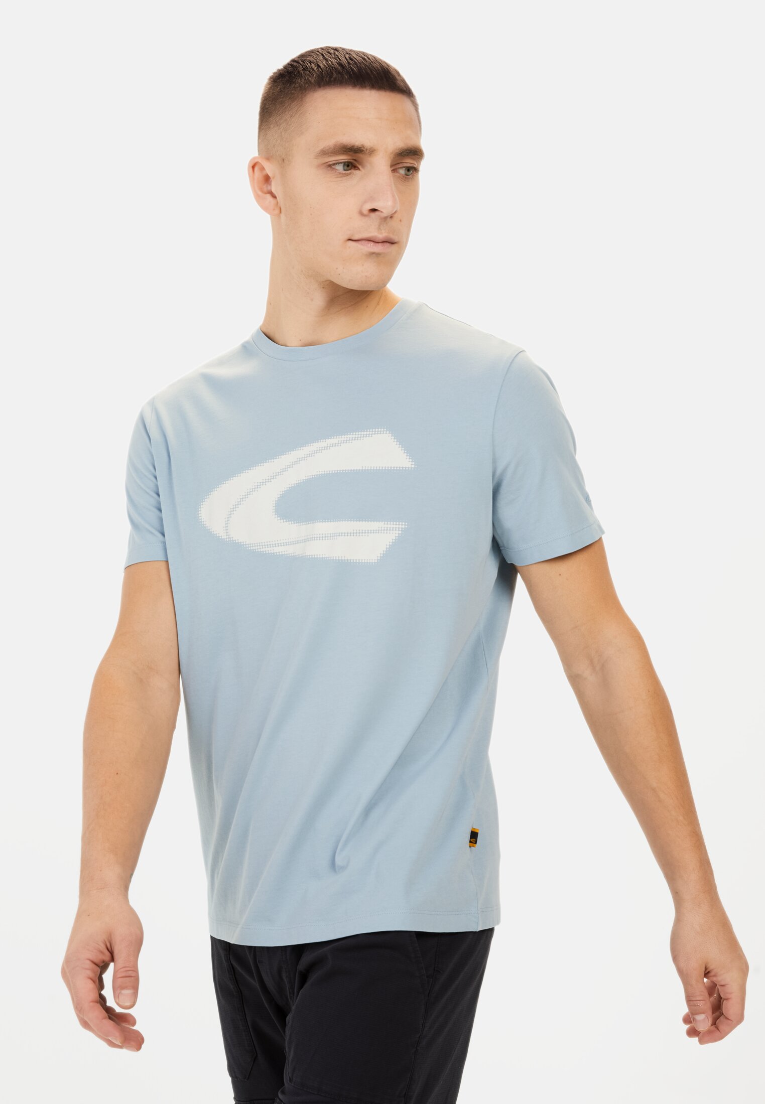 Men T-shirt made from organic cotton Blue worn front