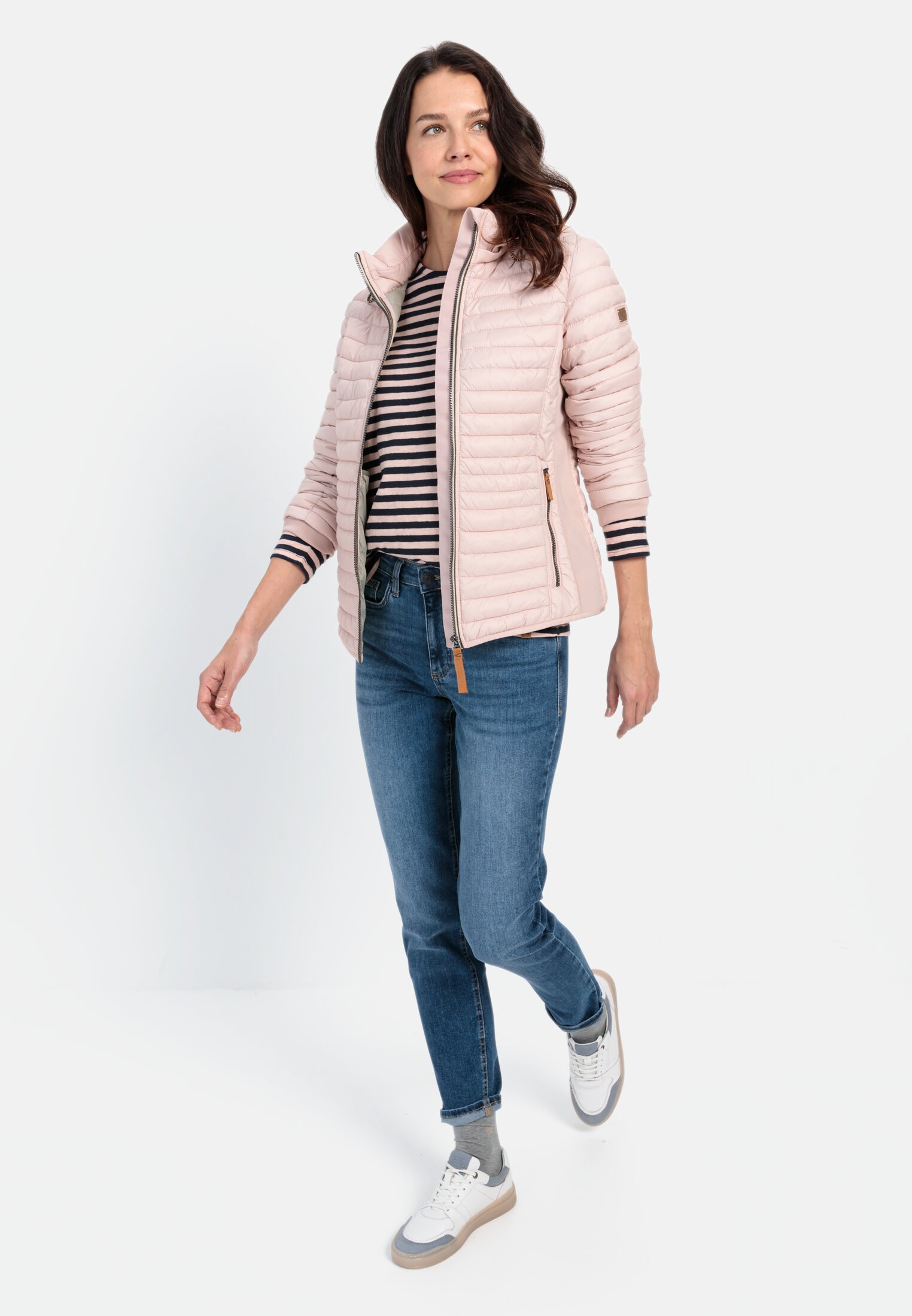 MI_330530-9E50-15_M3-00 Women Lightweight quilted jacket made from recycled polyamide Rose worn front full body