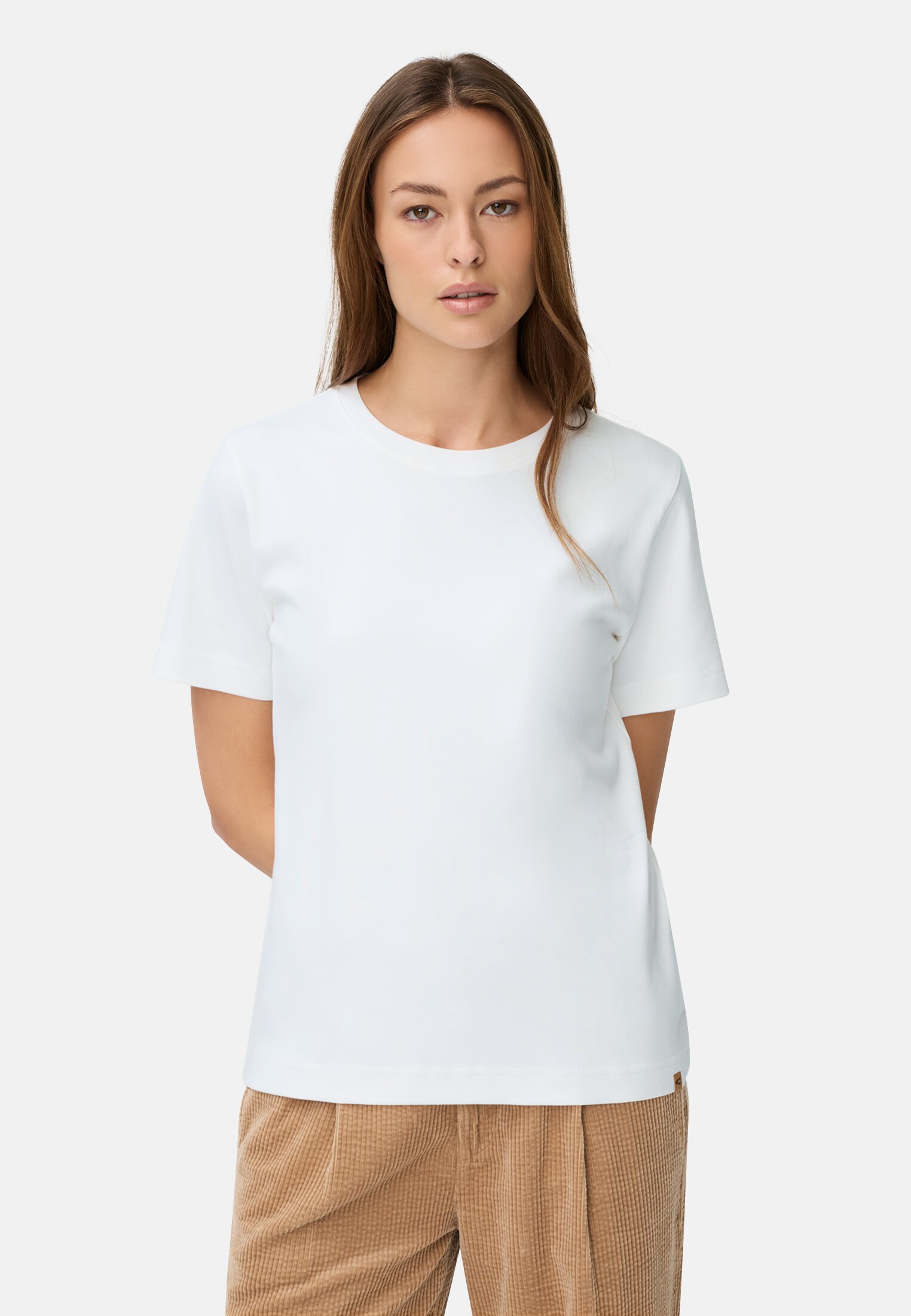 Damen T-Shirt aus reiner Baumwolle Milchweiß getragen vorn
