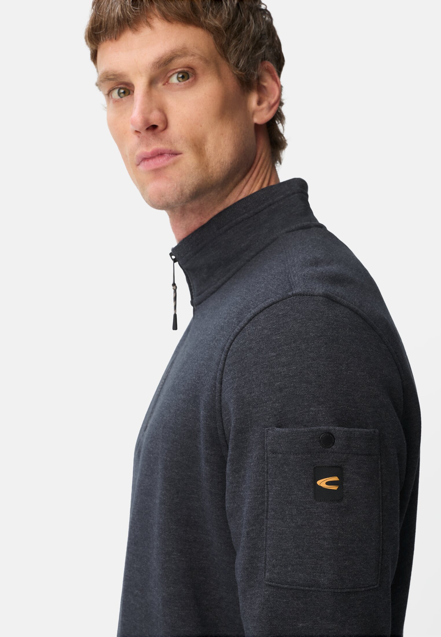 Herren Sweatshirt mit Troyerkragen Navyblau getragen detailliert nah