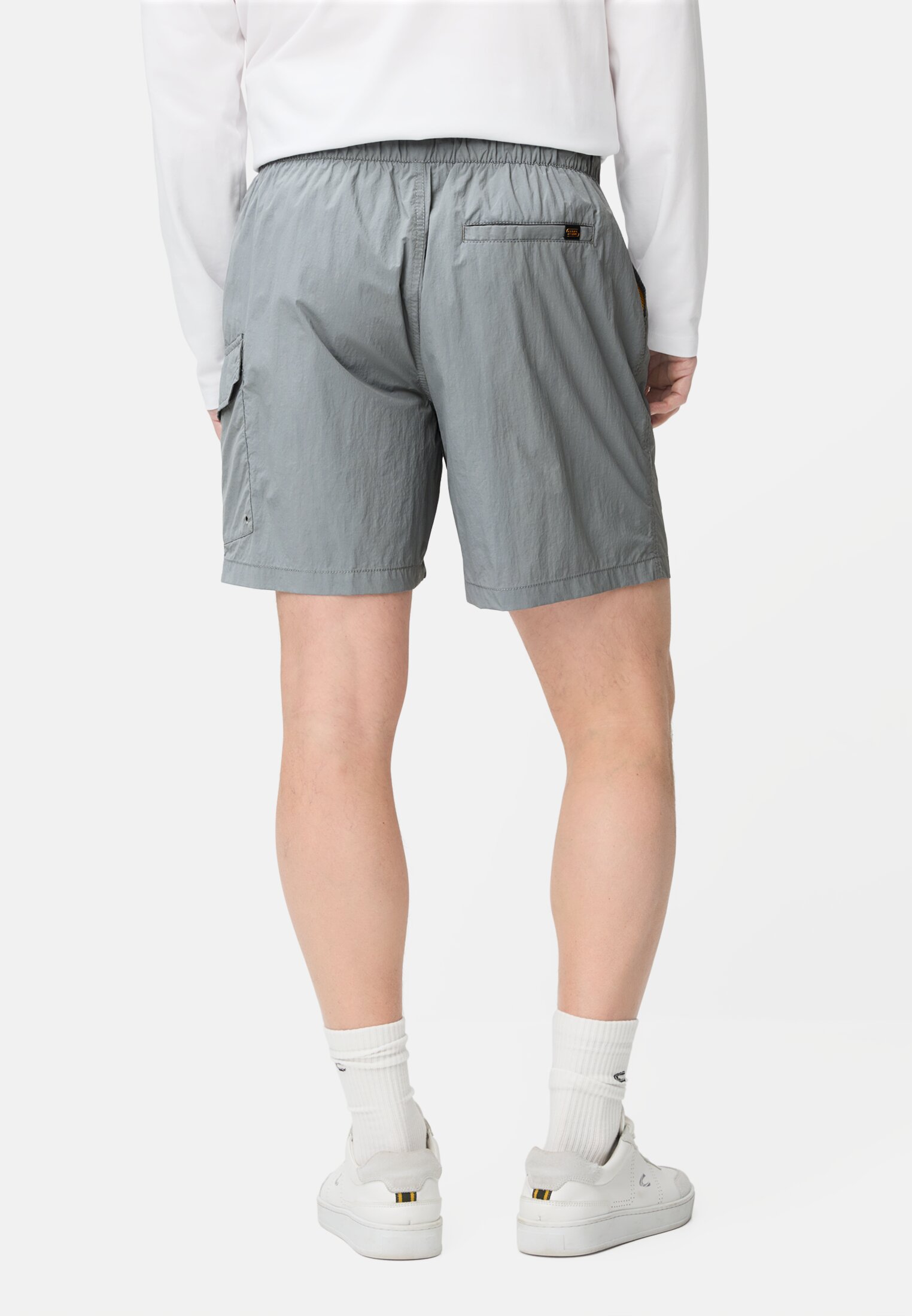 Herren Shorts mit Tunnelzug Sturmblau getragen hinten