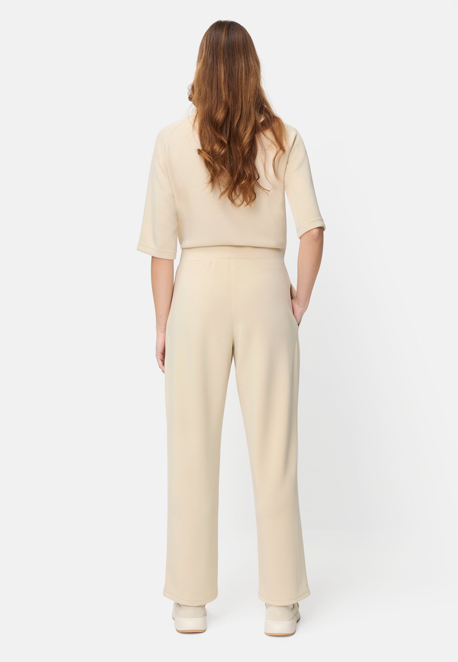 Damen Jogger mit elastischem Bund Perlweiß getragen hinten