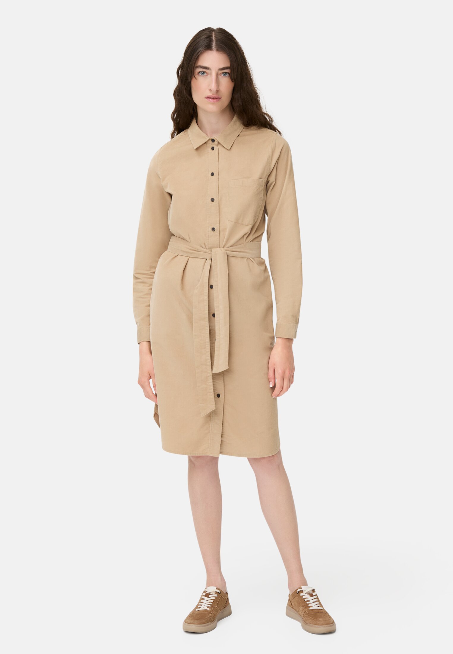 Women Long-sleeved dress with waist belt Caramel worn front