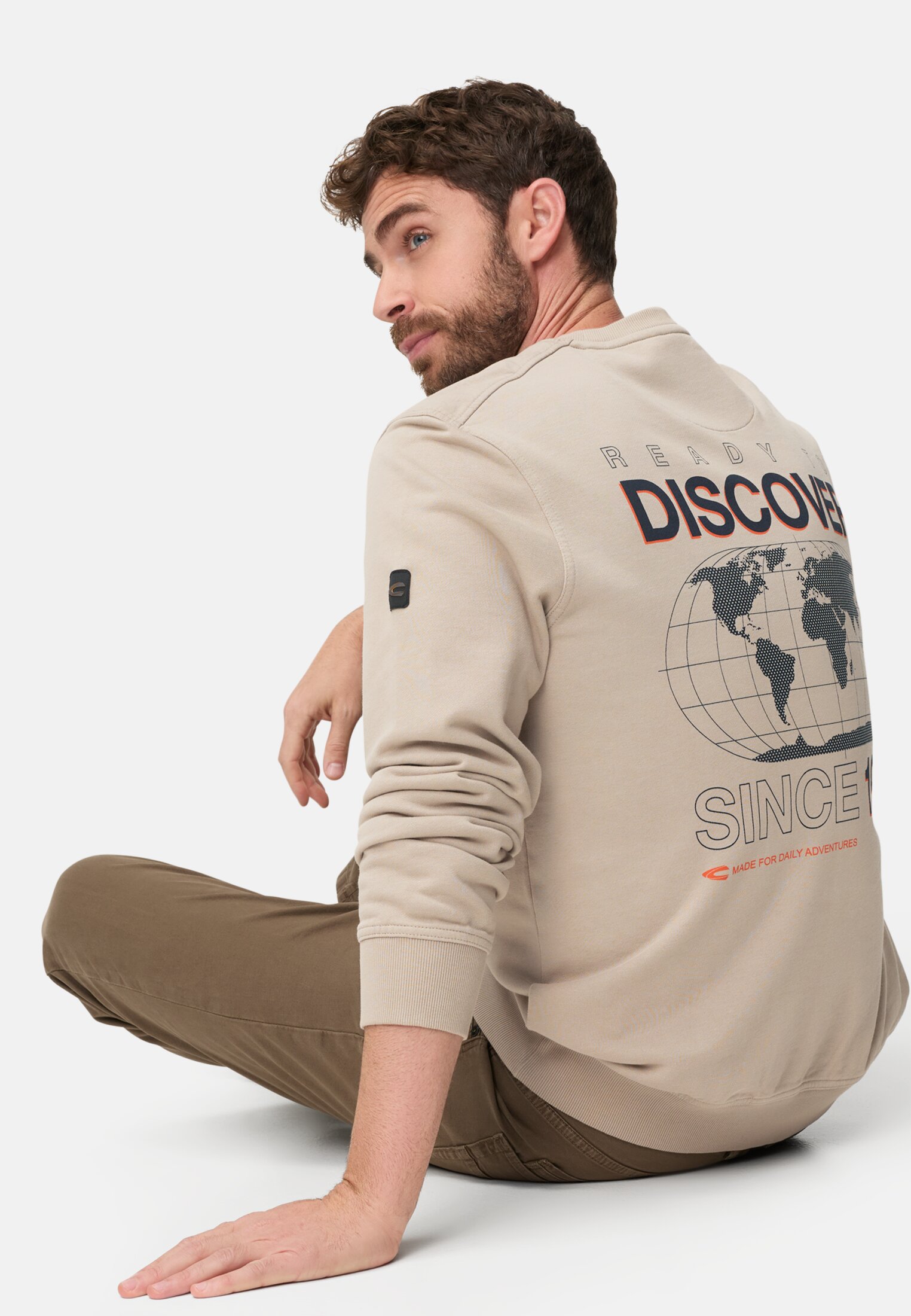 Herren Pullover aus reiner Baumwolle Beige getragen emotional