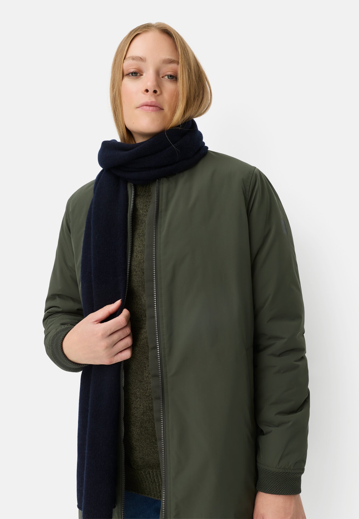 Women Water-repellent coat made of pure polyester Forest Green worn emotional