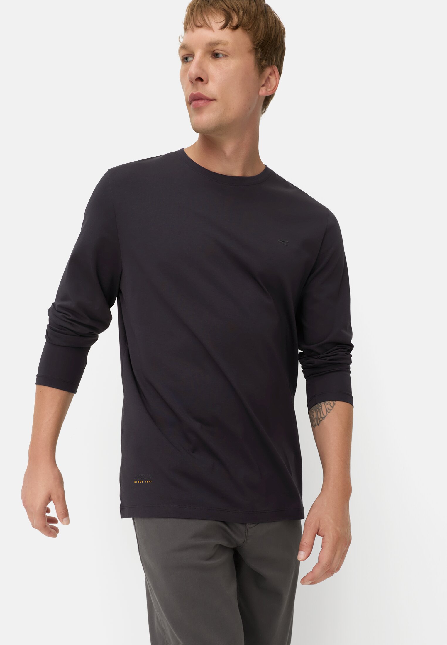 Herren fleXXXactive® Langarmshirt mit Stay Fresh Funktion Schwarz getragen emotional