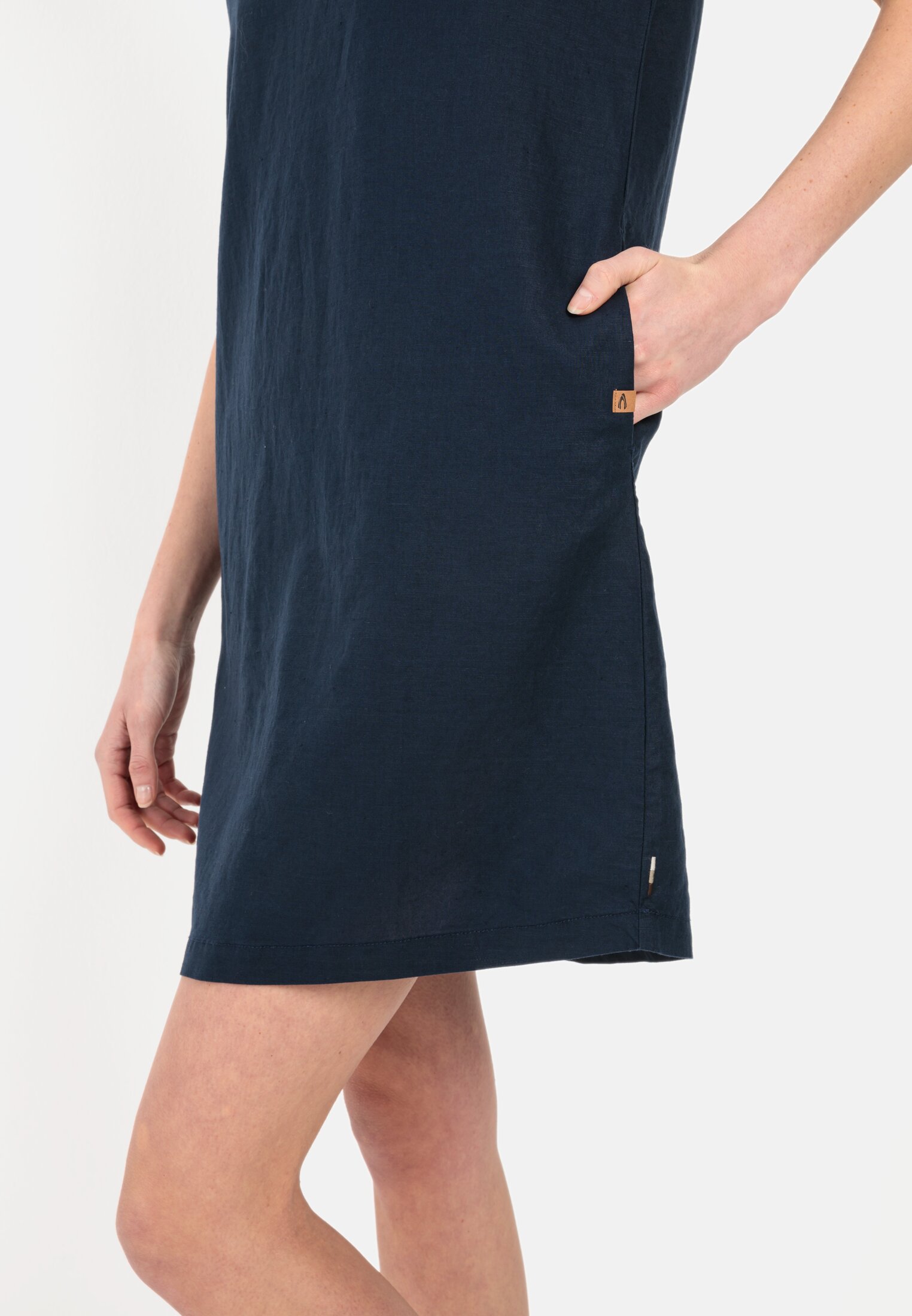 Women Slip dress in a summery linen blend Blue worn detail close