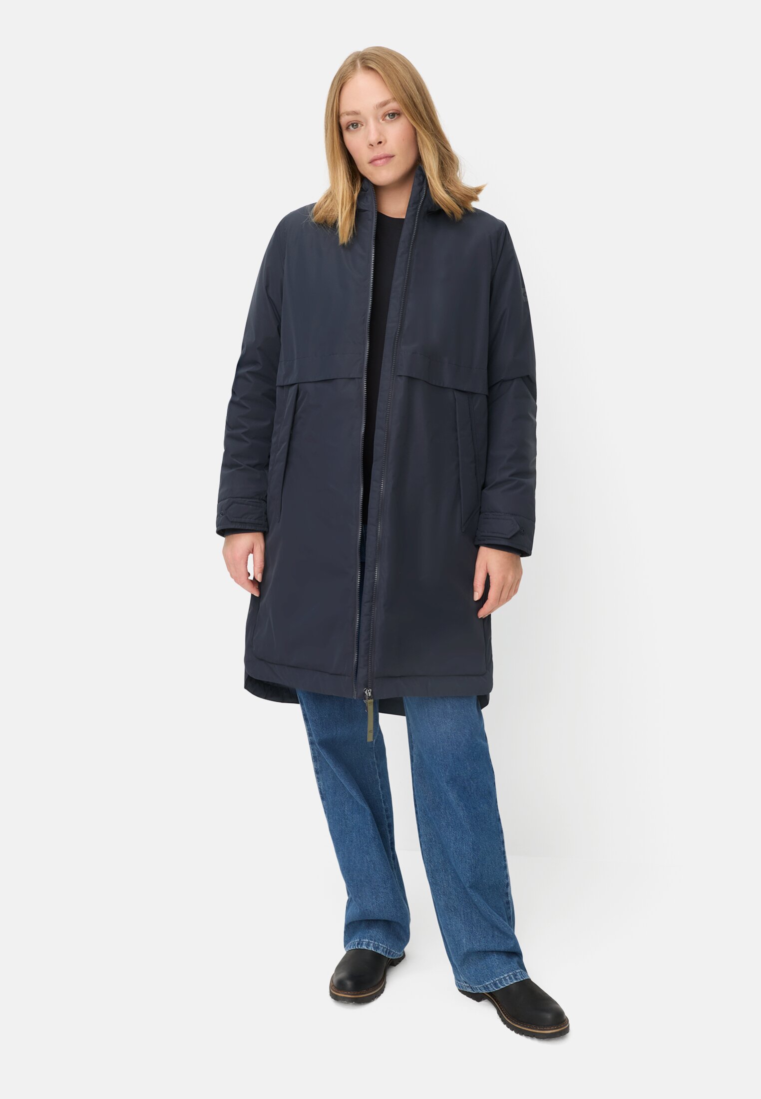 Damen Winterparka mit Kapuze Dunkelblau getragen vorne Ganzkörper