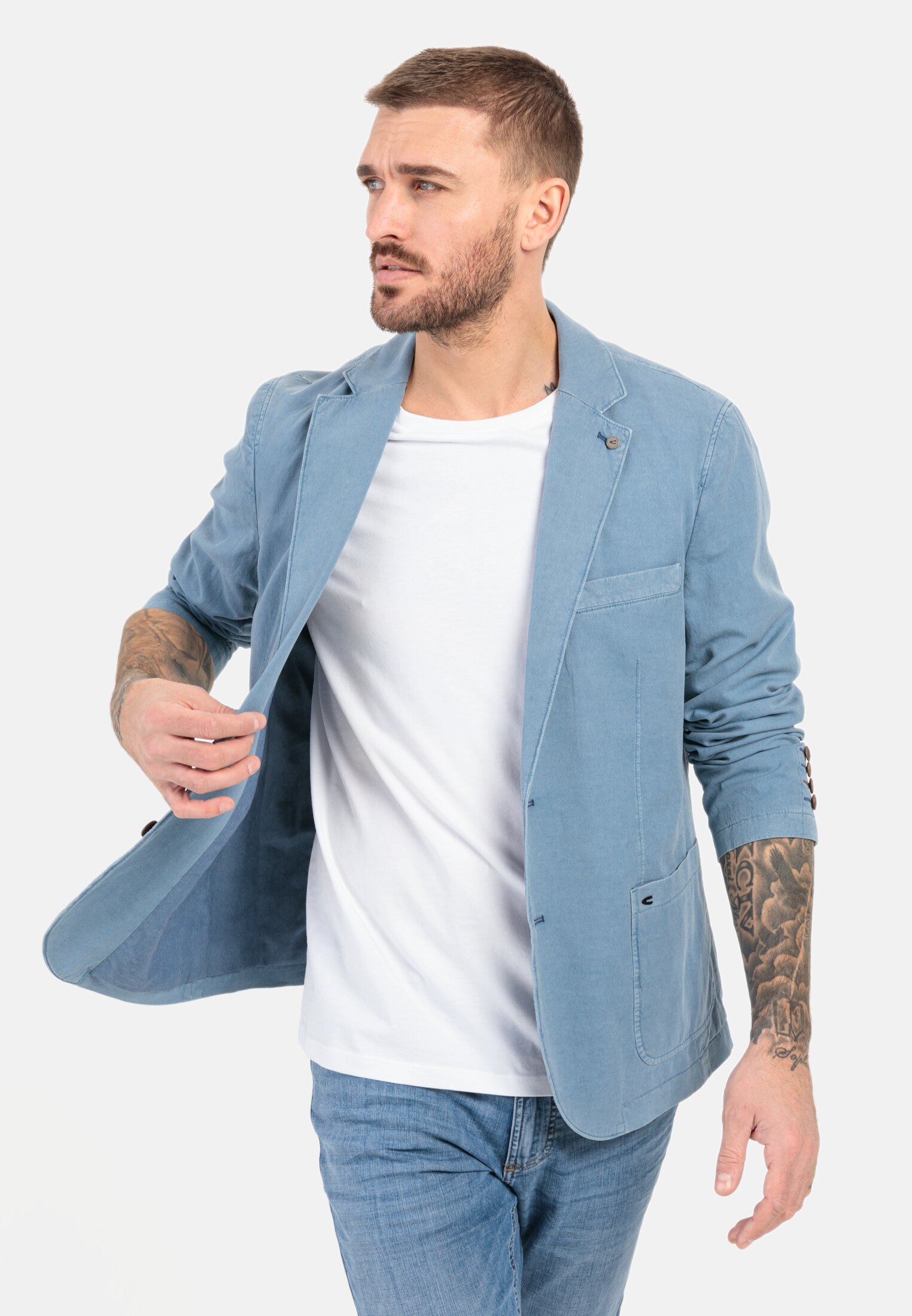 Men Casual jacket made from a cotton-linenmix Light Blue worn emotional