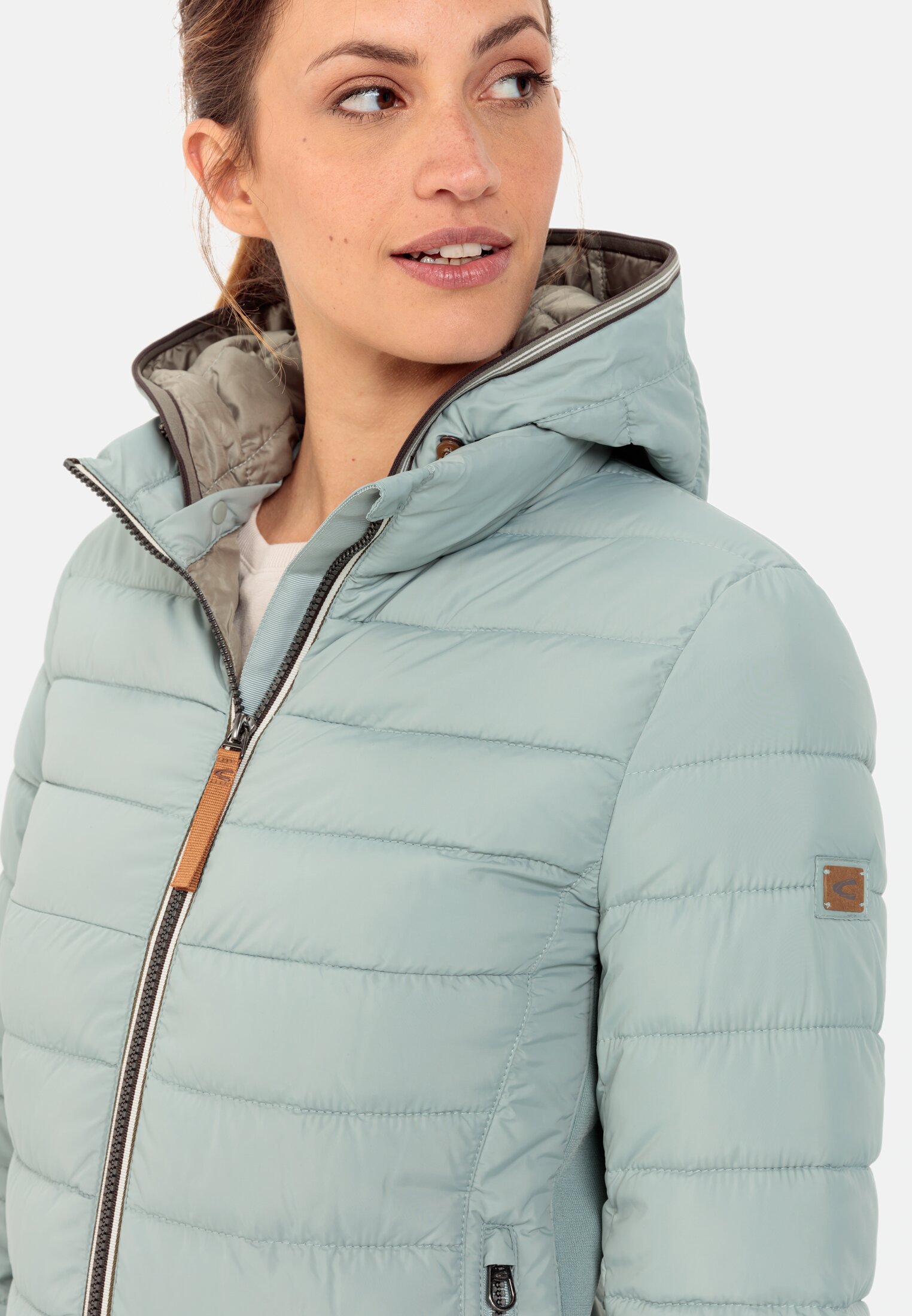Women Quilted jacket with detachable hood Green Grey worn detail close