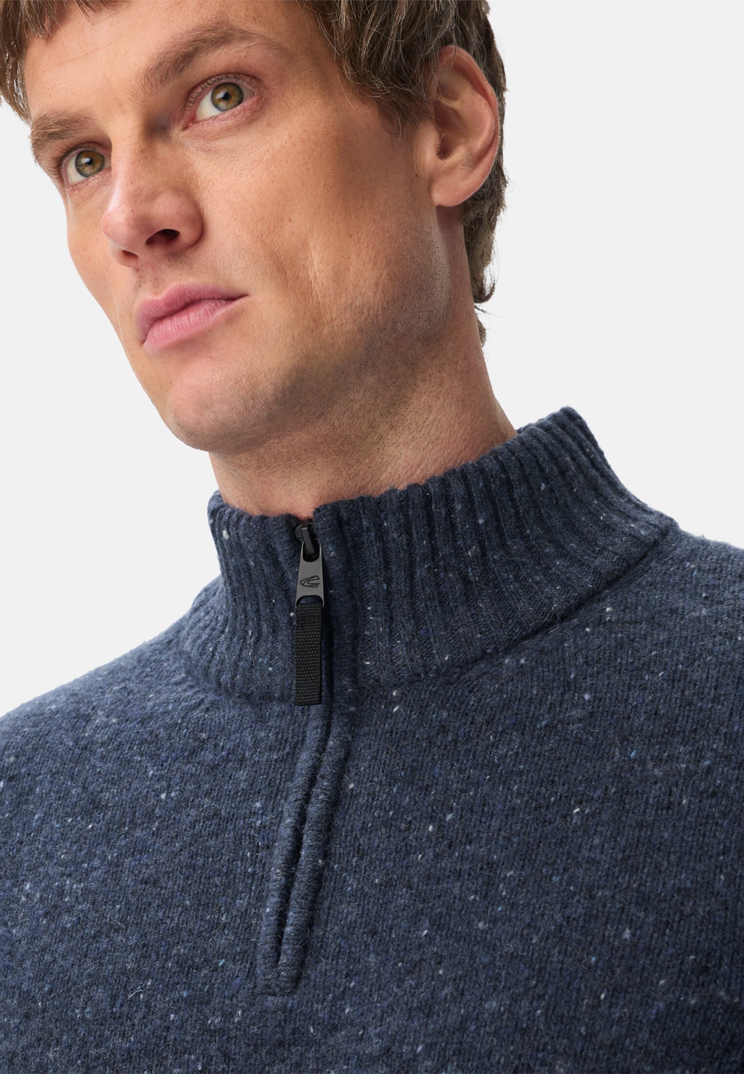 Heren Trui met col Donkerblauw gedragen detail dichtbij