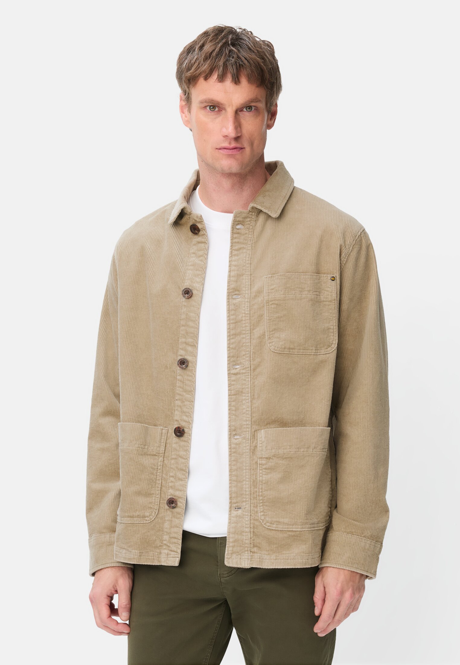 Herren Workwear Overshirt aus Cord Beige getragen vorn