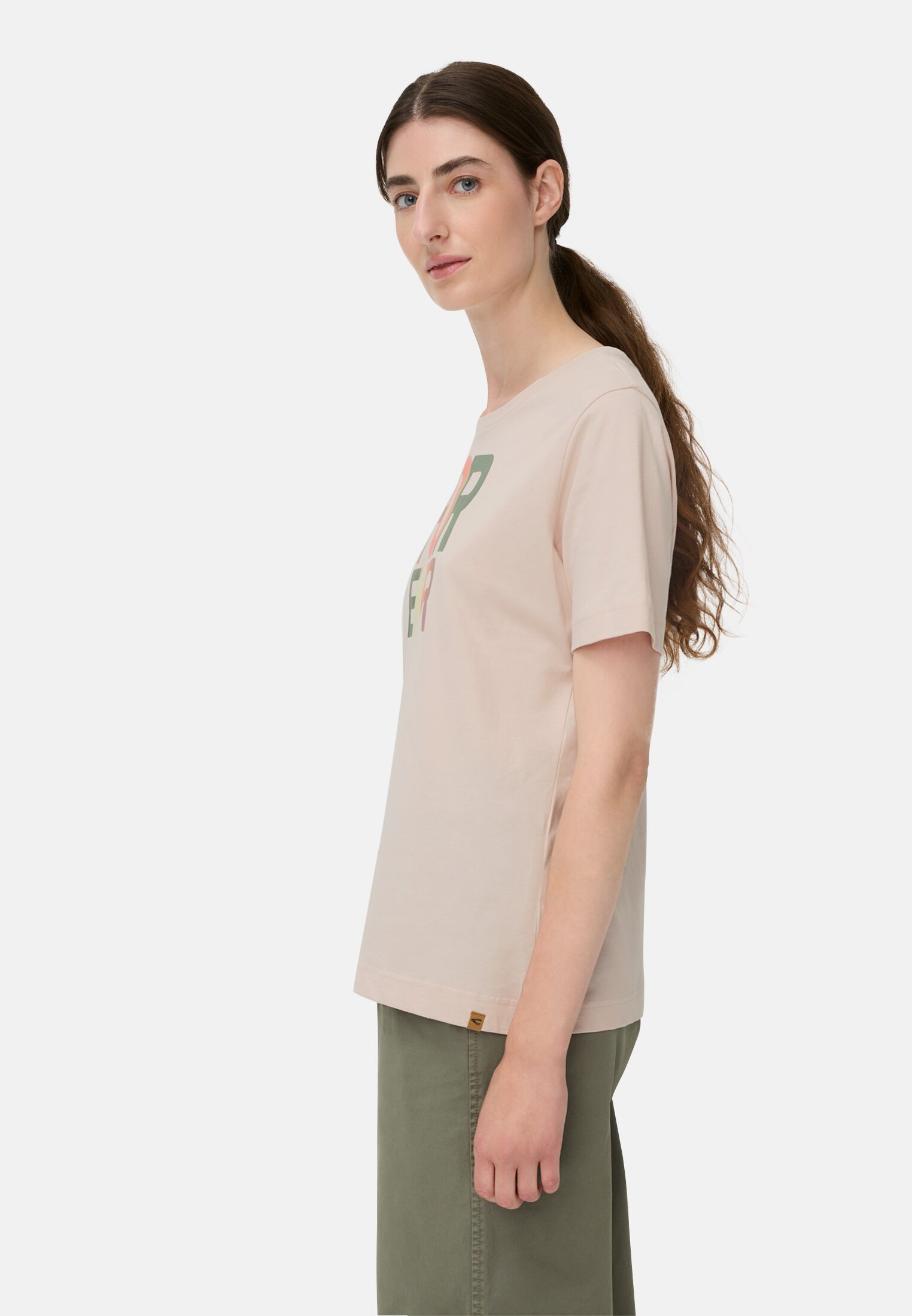 Damen T-Shirt aus reiner Baumwolle Lilarosa getragen emotional