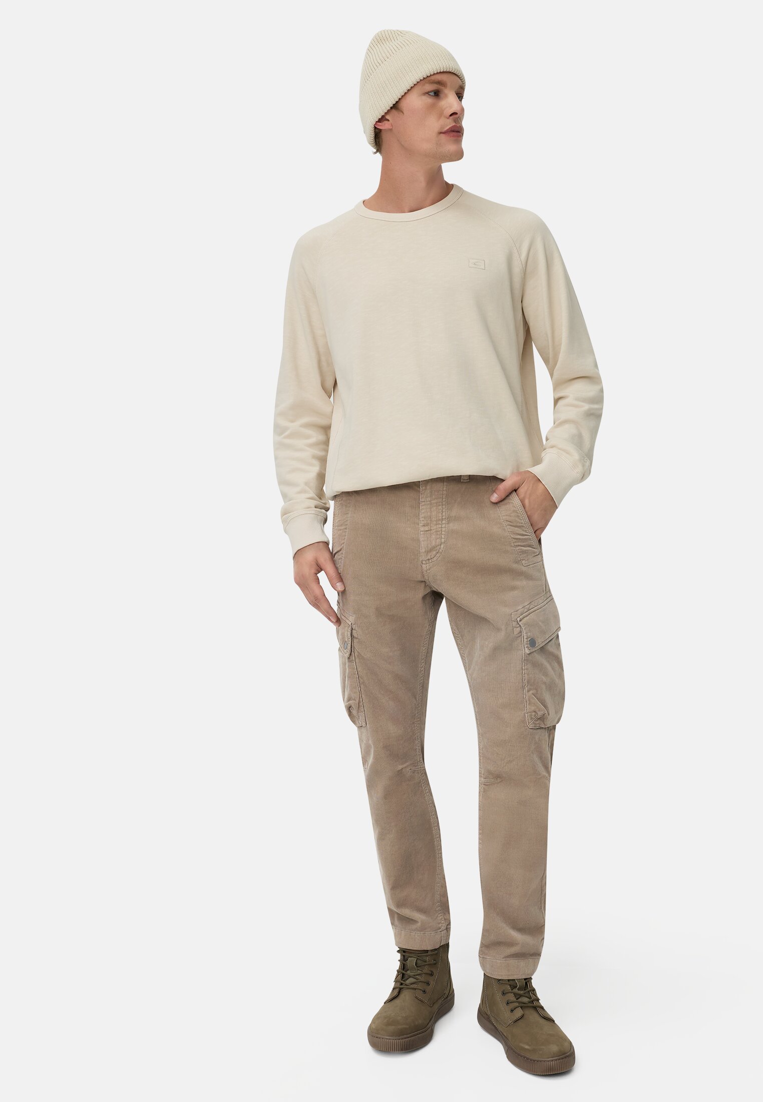 Herren Regular Fit Cargo-Hose Steingrau getragen emotional
