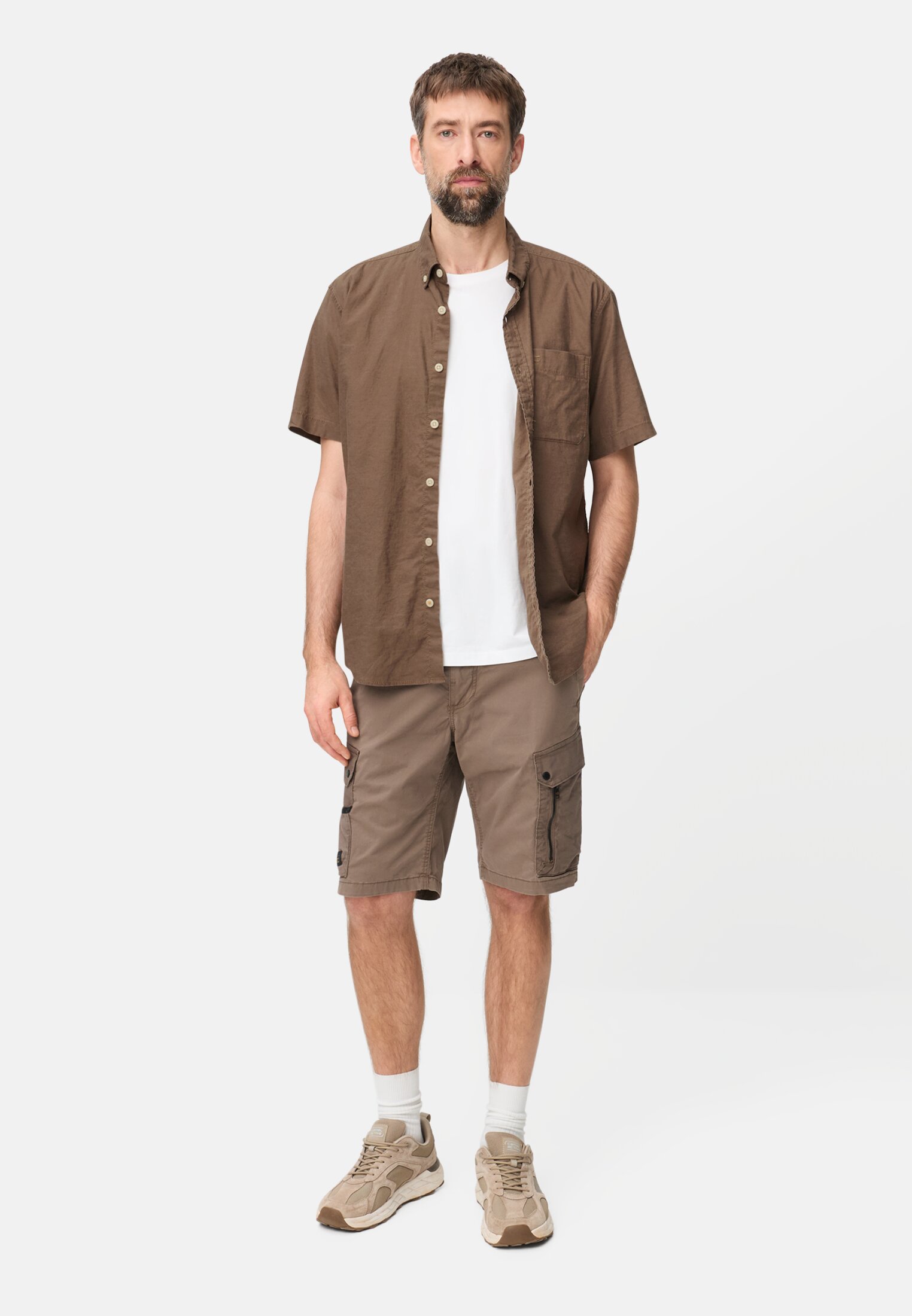 Heren Korte mouwen shirt van linnenmix Modderbruin gedragen voor lichaam compleet