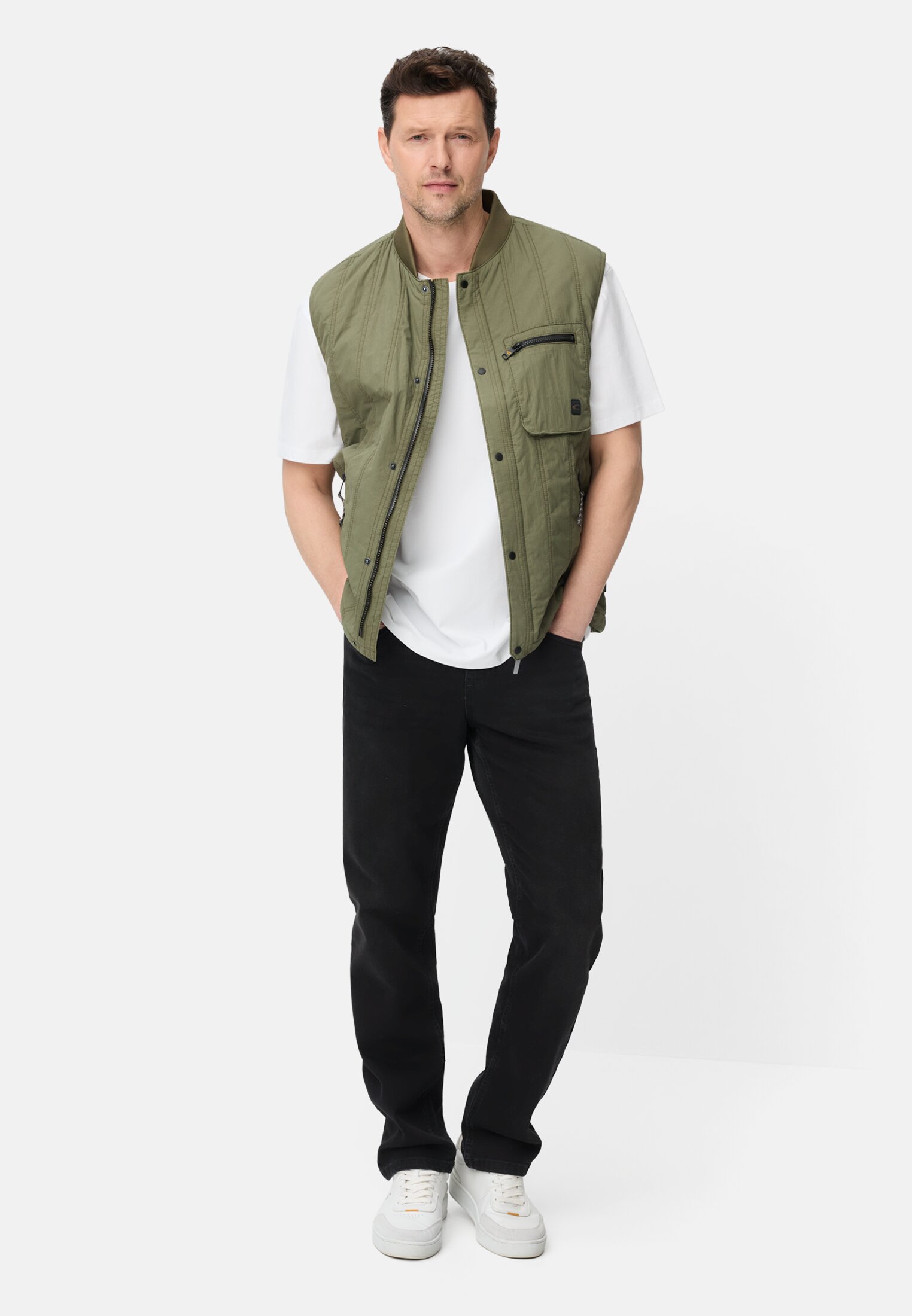 Herren T-Shirt mit Rückenprint Weiß getragen vorne Ganzkörper