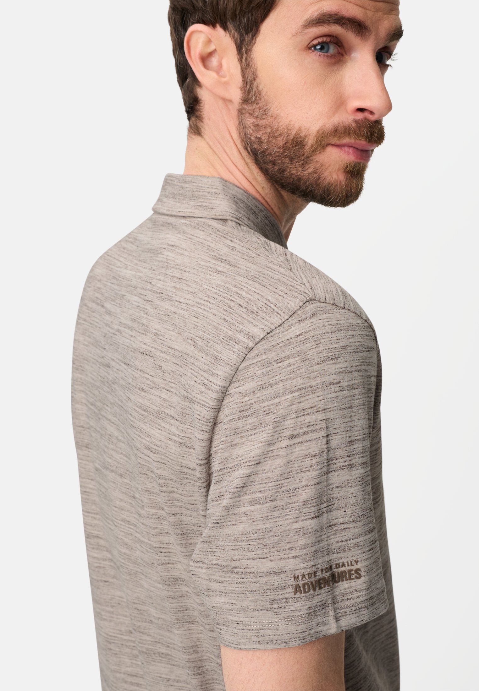 Men Polo shirt with Quick Dry function Mud Brown worn detail close