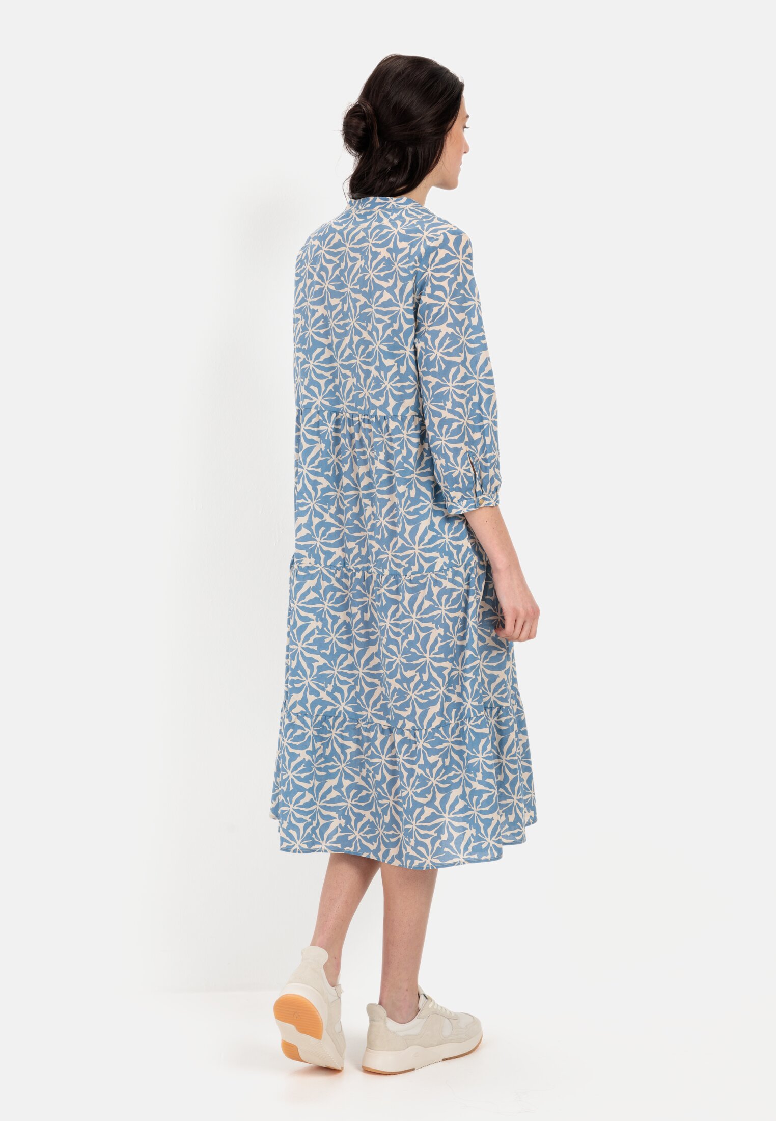 Vrouwen Zomerse slipjurk van katoenbatist Blauw-Wit gedragen achter
