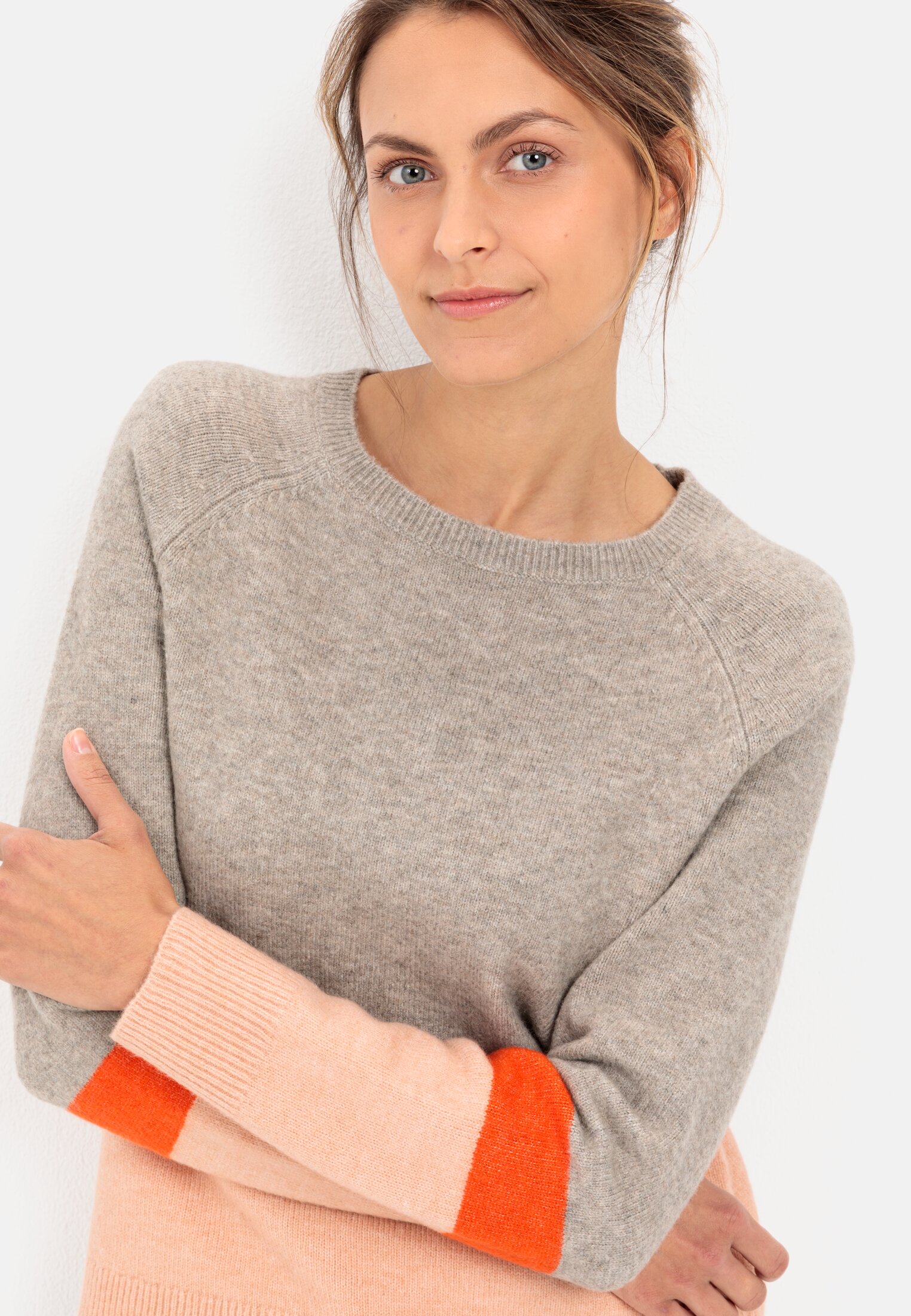 Women Knitted jumper in colour block stripes Rose Grey worn detail close