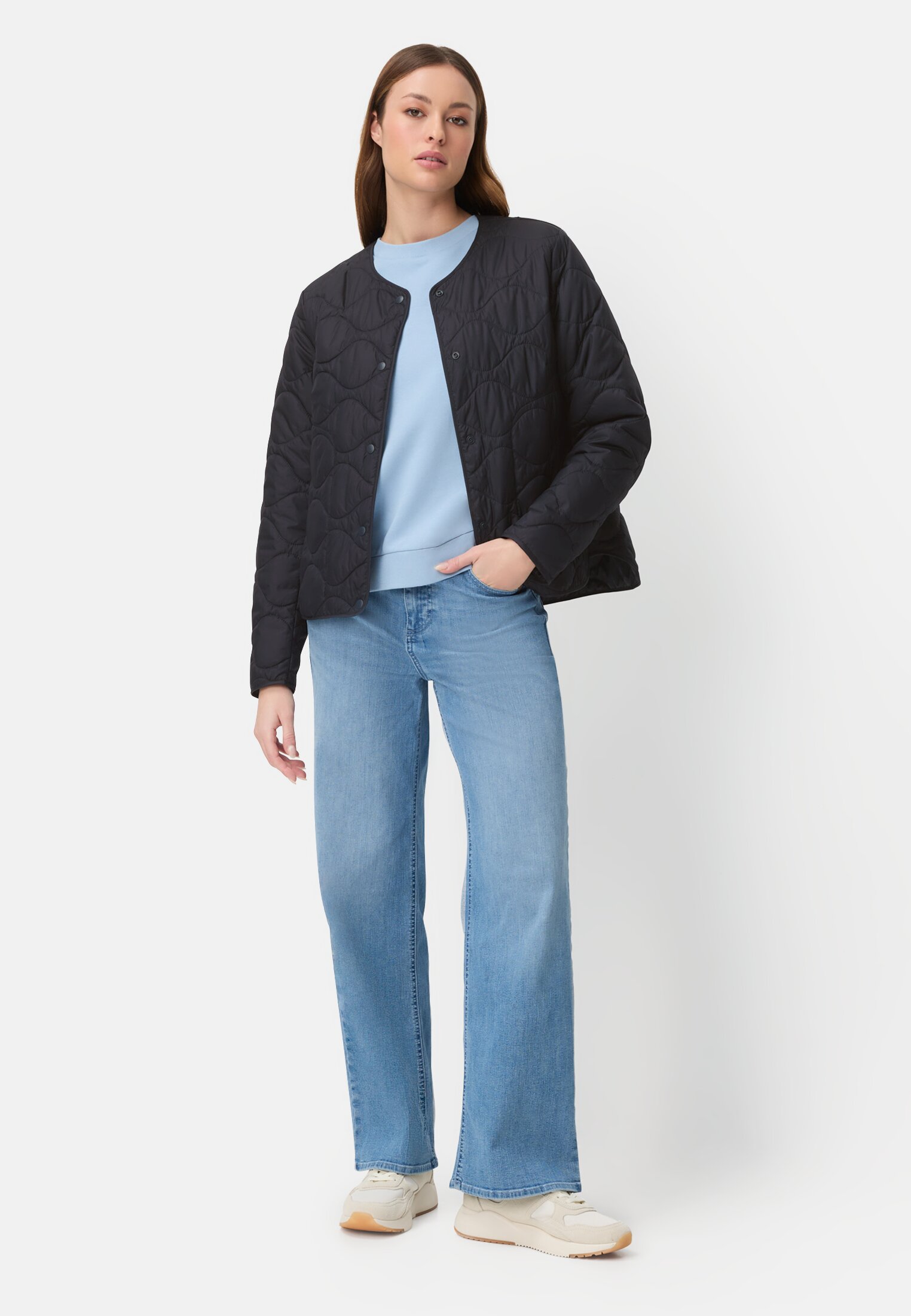 Damen Blouson mit Druckknopfleiste Navyblau getragen vorne Ganzkörper